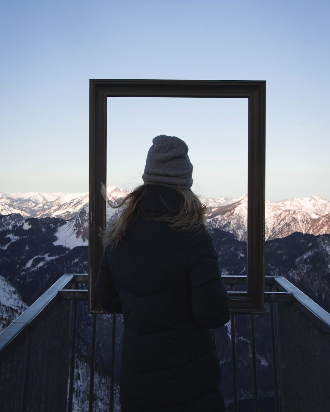 Bjergudsigt om vinteren omkring BERGROSE hideaway – vinterferie ved Wolfgangsee i Østrig.
