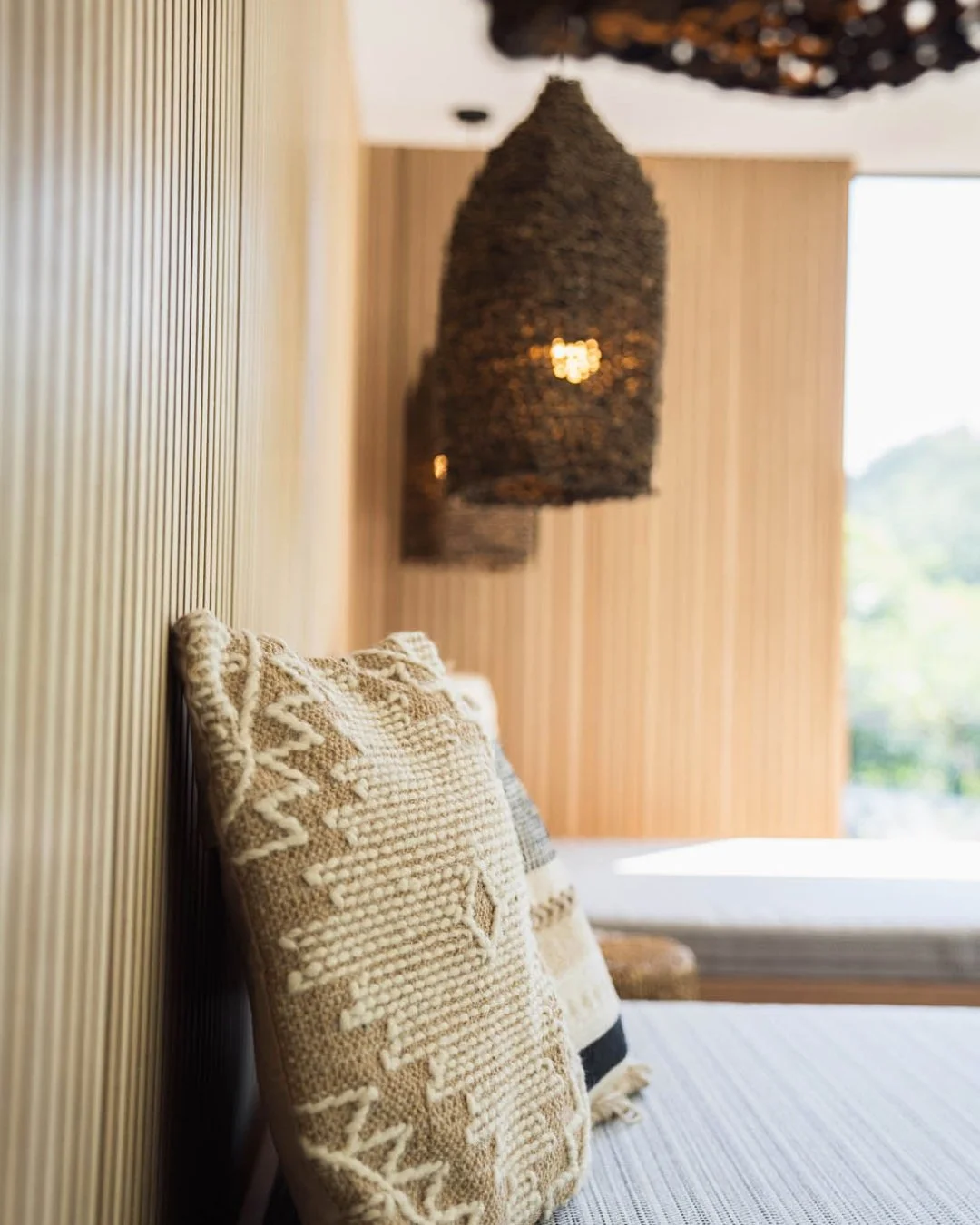 Naturlige materialer og moderne alpint design på BERGROSE hideaway ved Wolfgangsee.