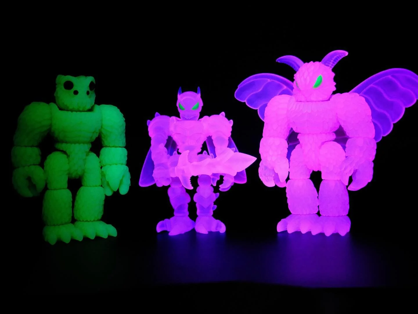 Picked up the Sectavorian Xenoglow Spidor Berserker, and Morderius Mammoth Mothman from @thegodbeast and @funkatello &mdash; the first thing that hit me when I opened them was that good ol&rsquo; new toy smell. I used to love anything that glowed/lit