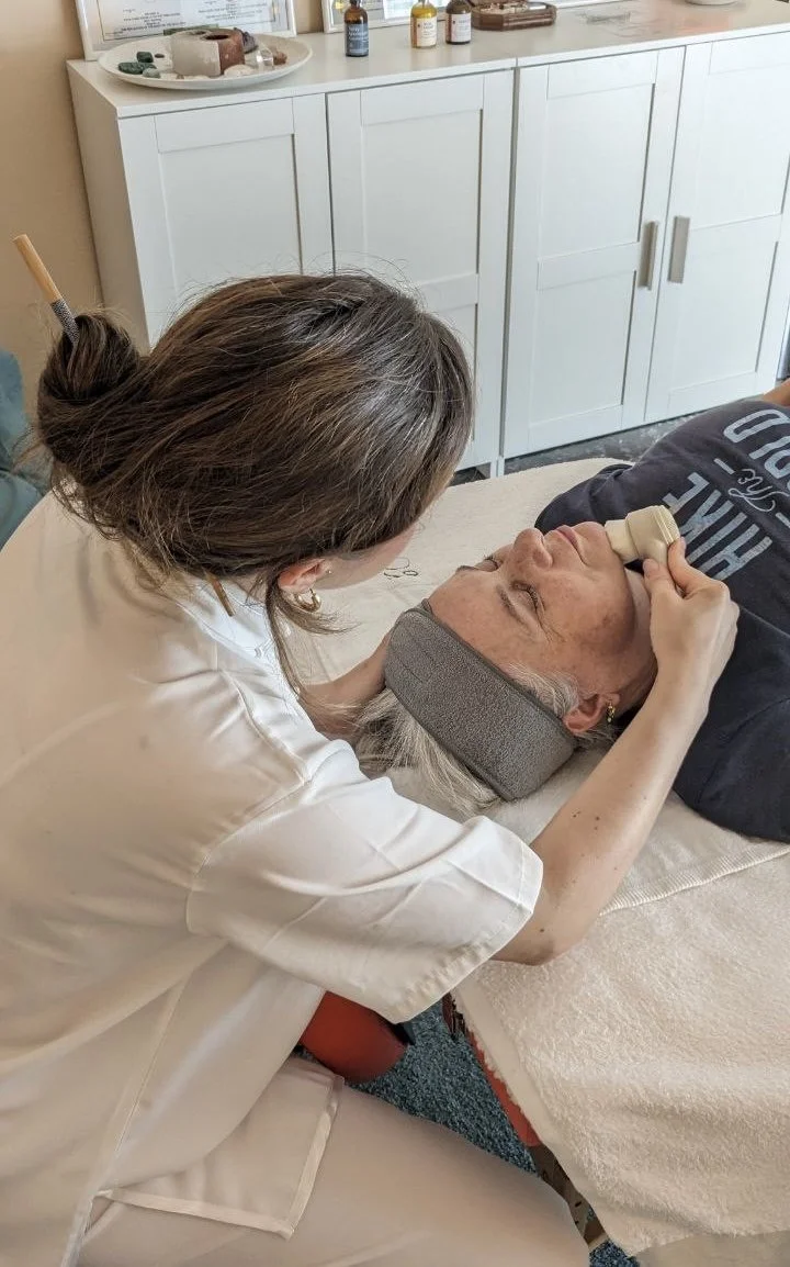 Cosa succede durante il rituale viso olistico Meili?