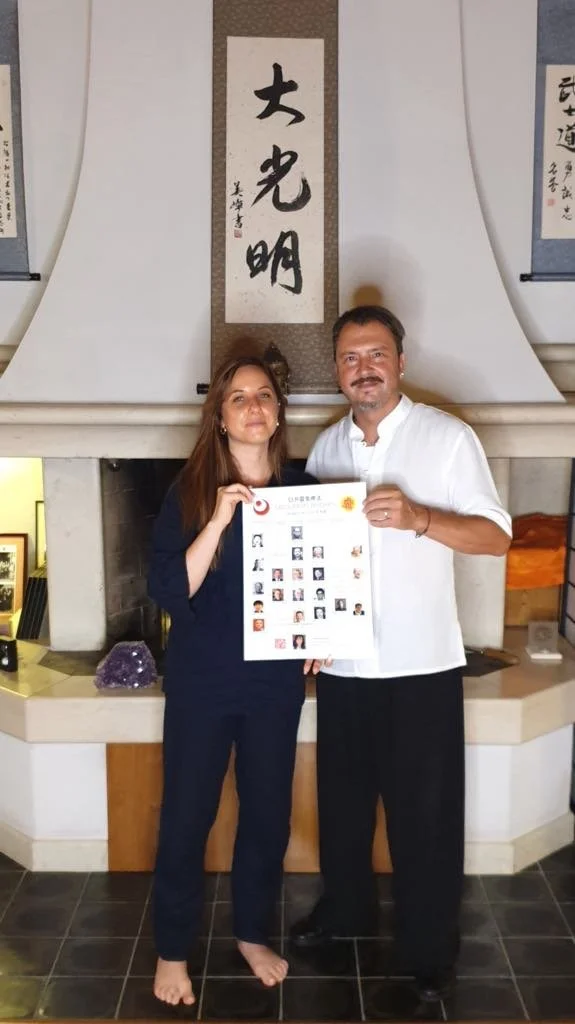 La bellezza che nasce dall’onorare le proprie radici: Il valore del lignaggio nel Reiki ryoho tradizionale giapponese