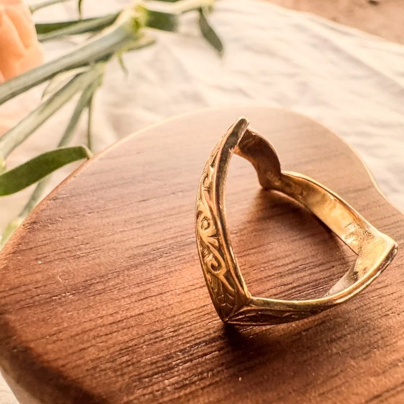 Victorian 9ct Gold Engraved Wishbone Ring | Sentimental Antique Luck Token | Hallmarked 375