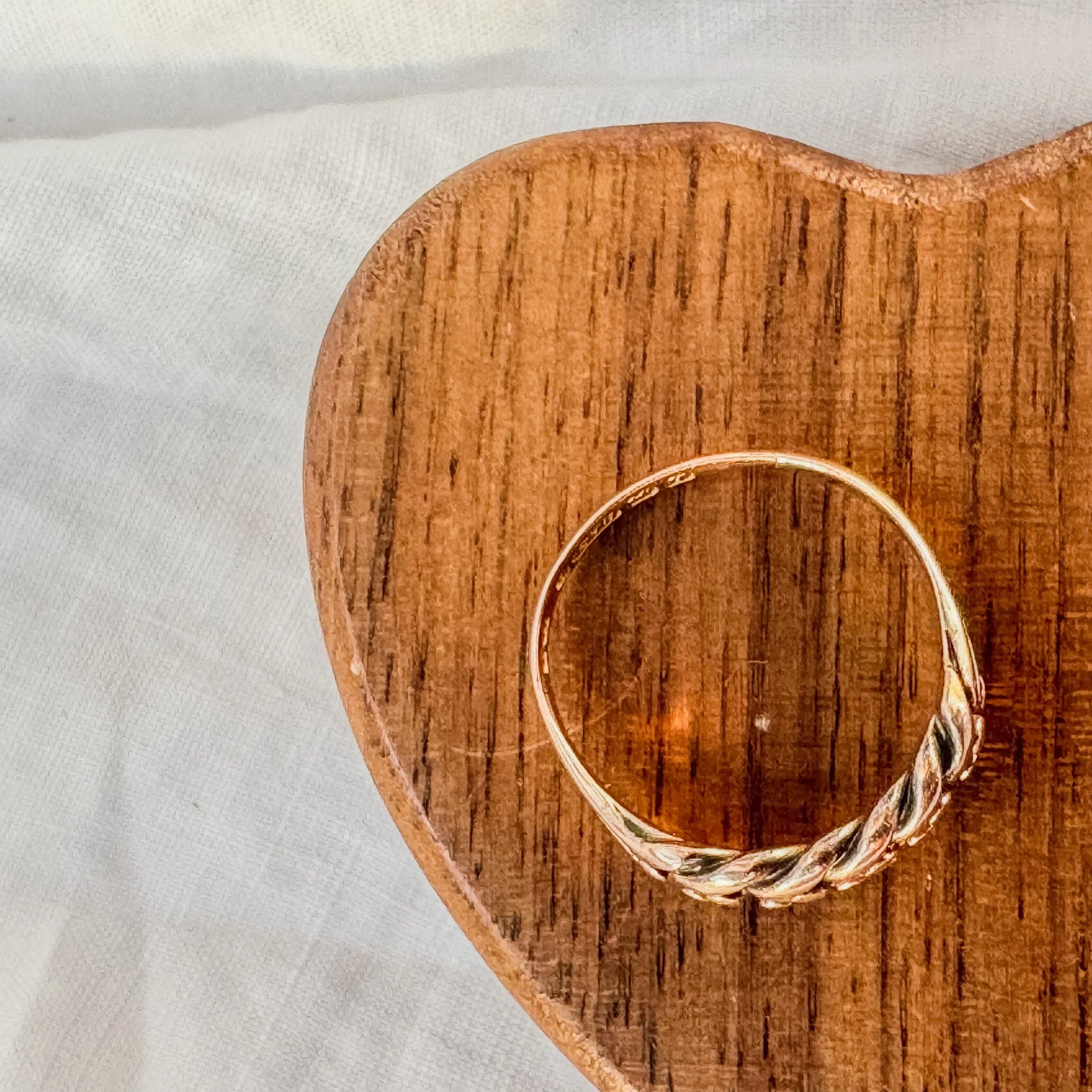 Gold keepers ring antique 1915 (2 of 38).jpg