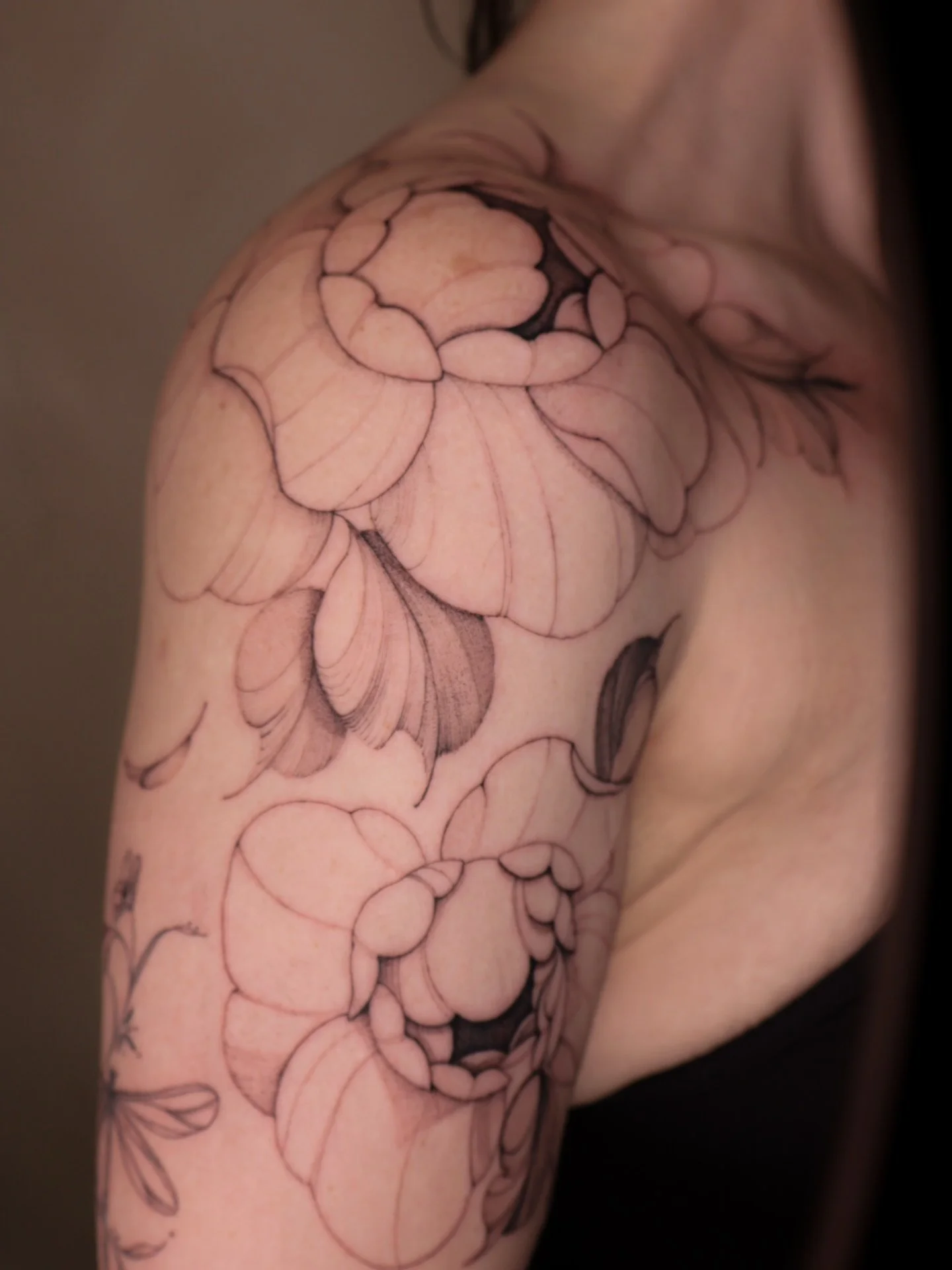 freehand peonies for @kmbittner17 😍 grateful grateful grateful always 🫶🏽🫶🏽🫶🏽