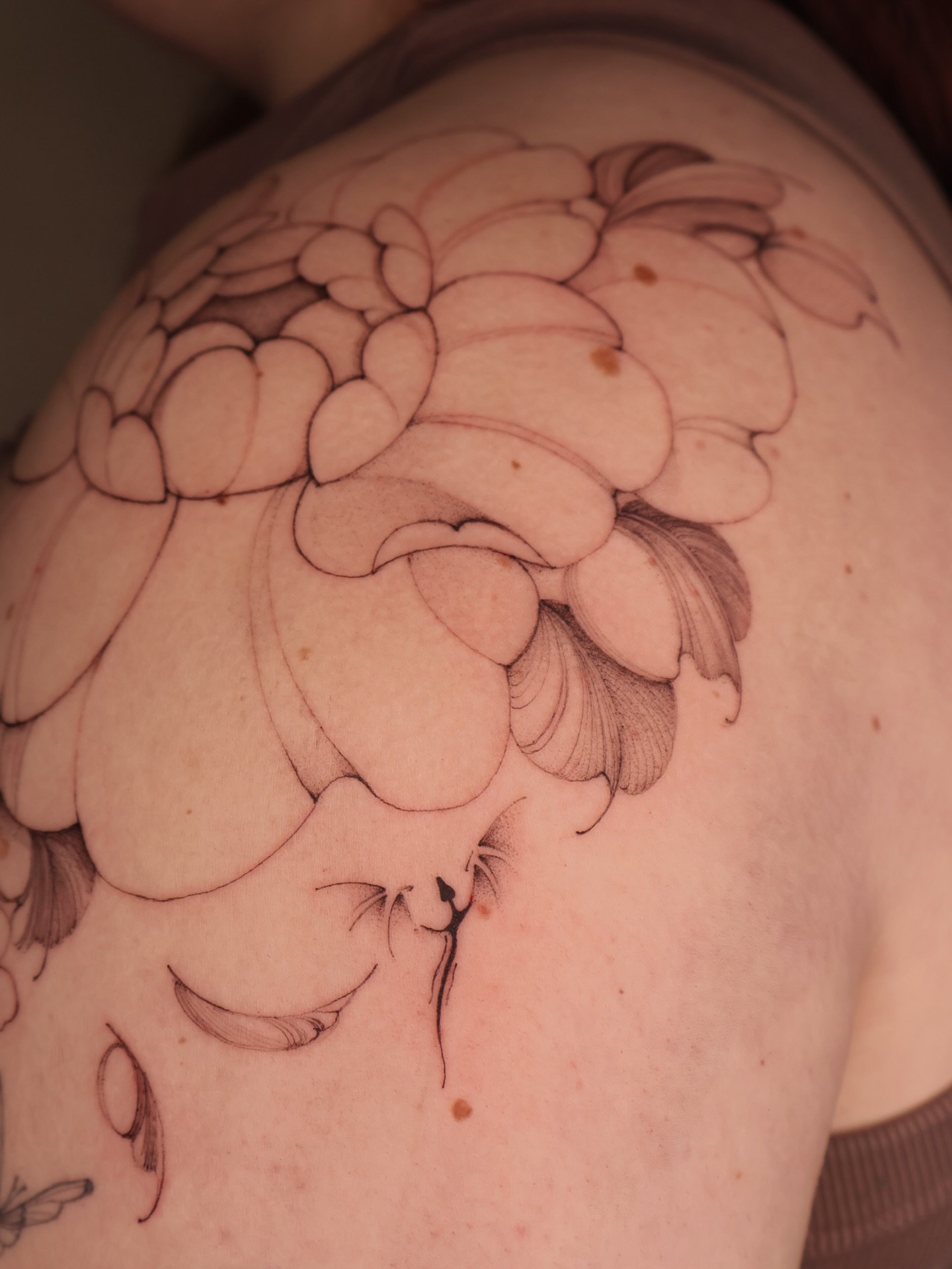 freehand peony but it&rsquo;s the lil dragon for me 🥰