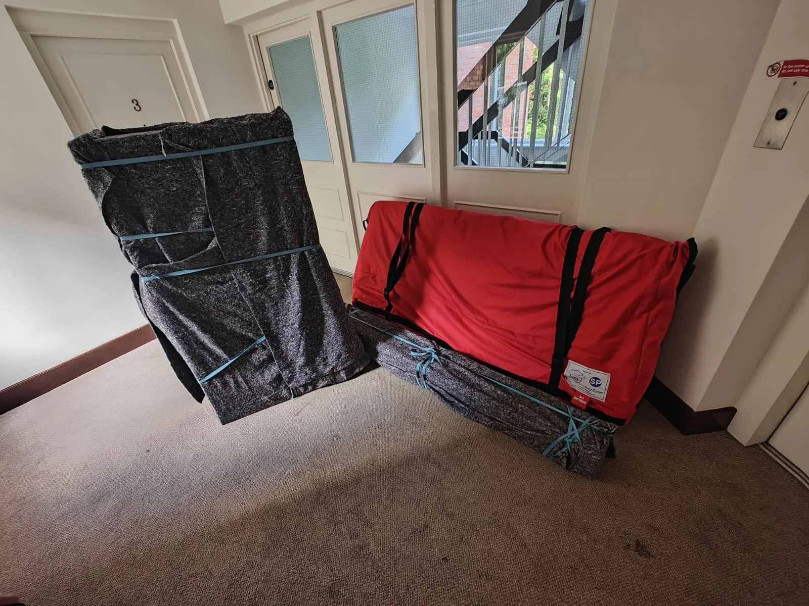 mattress-covers-removal-blankets-elastic-bands.jpeg
