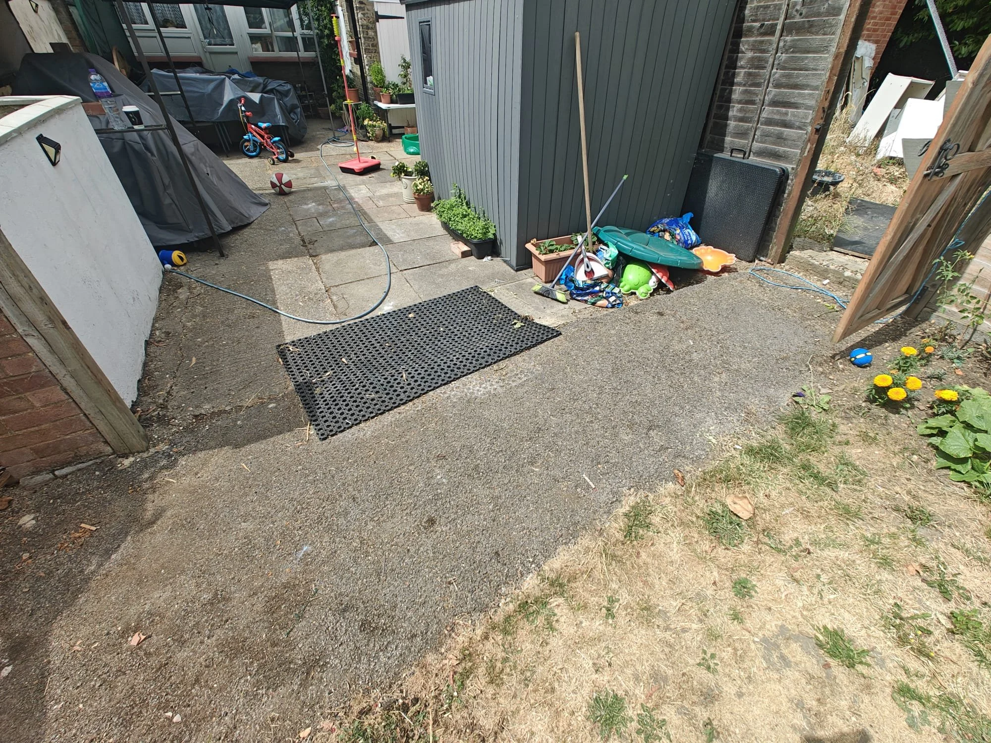 clear-up-after-waste-disposal.jpeg