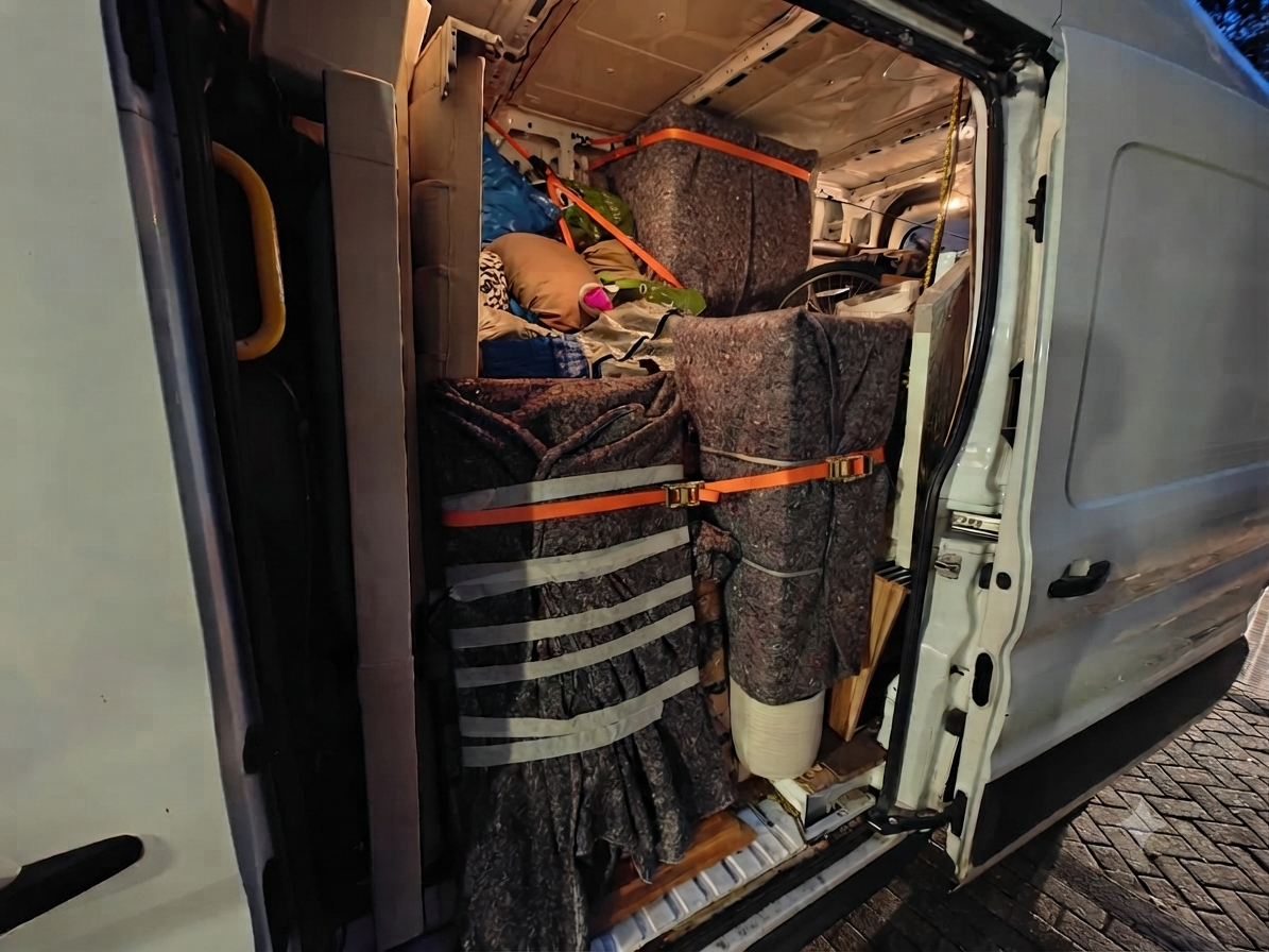 house-move-large-van.png