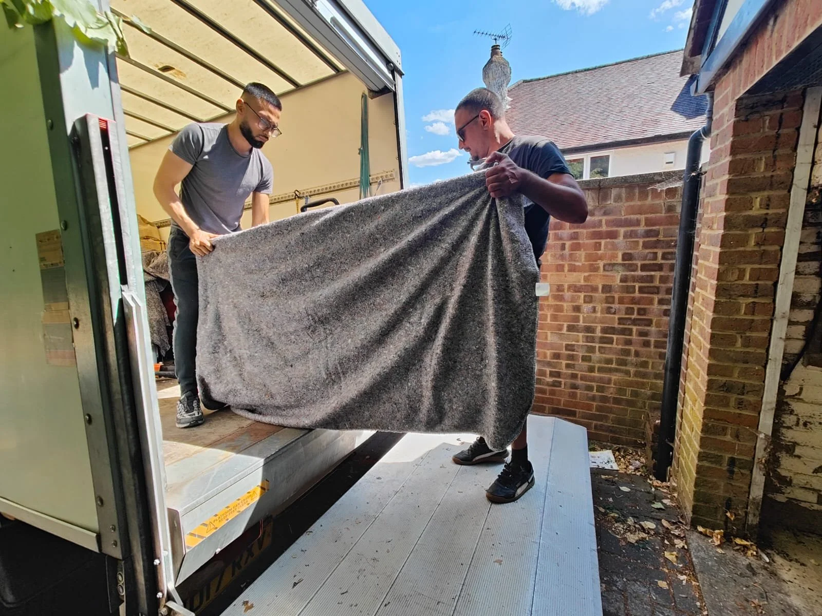 loading-van-2-men-removal-blanket.jpeg