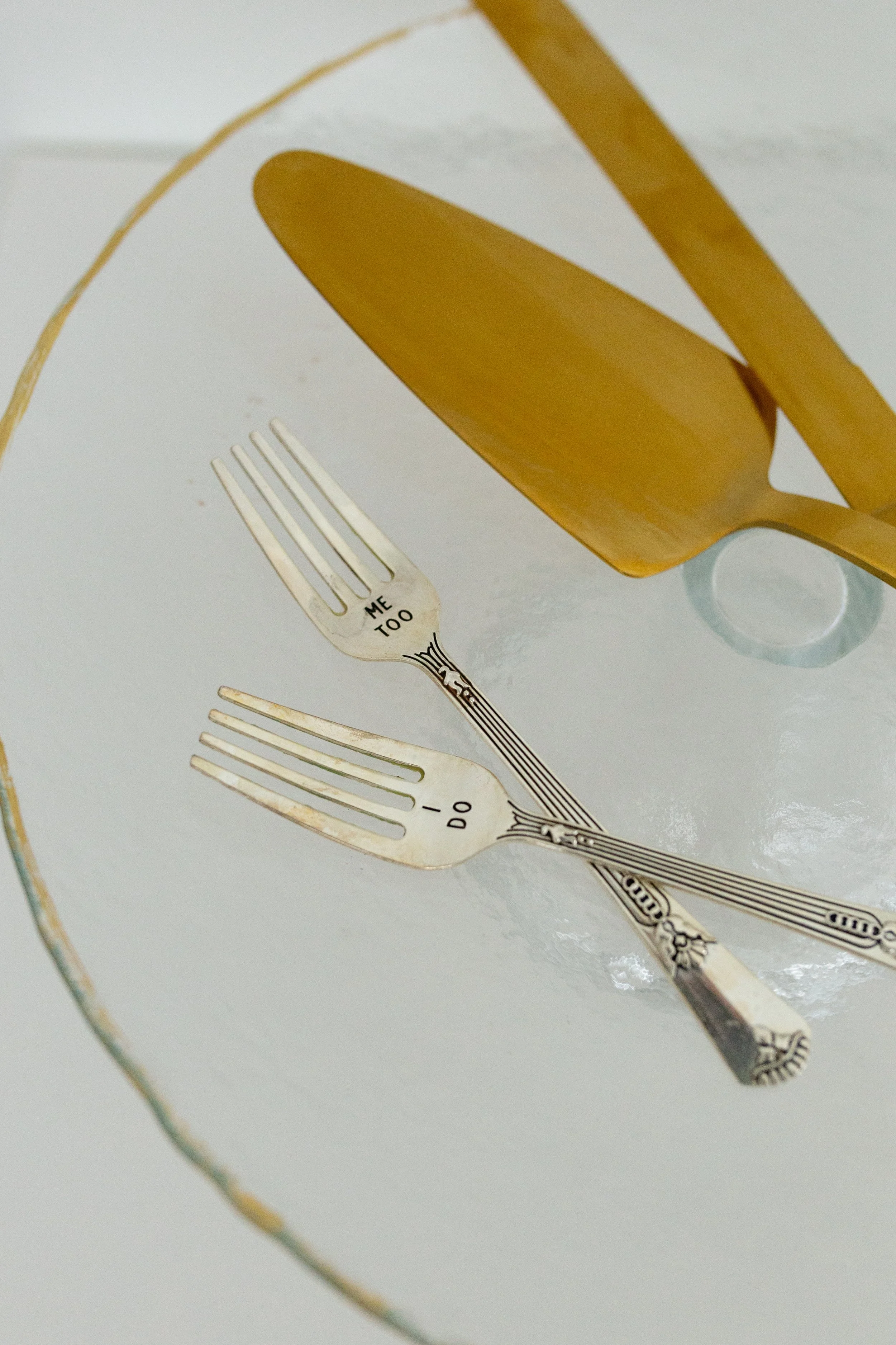 Cake Plate & Utensil Set