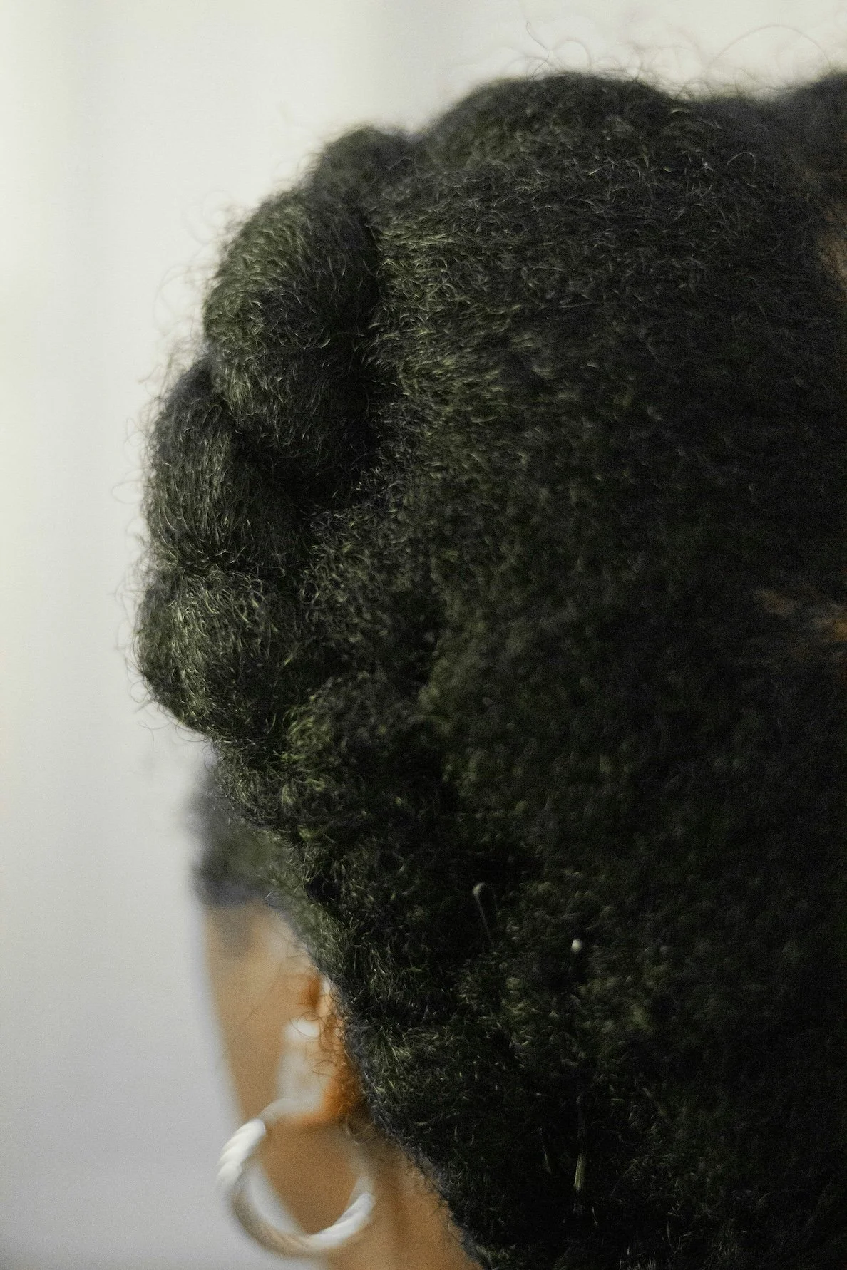 Cheveux crépus en automne : préparez votre chevelure pour l’hiver avec des soins 100 % naturels