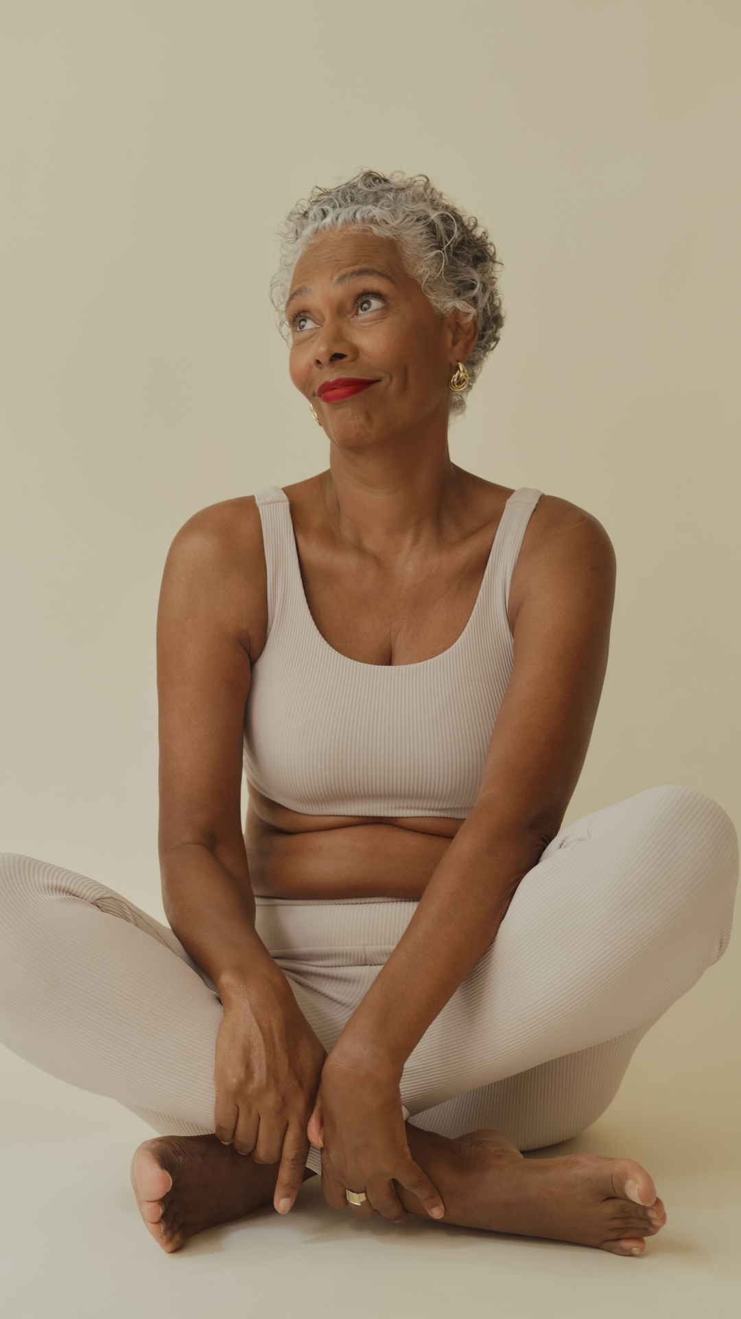 Story Instagram Produit Femme Minimaliste Beige.png