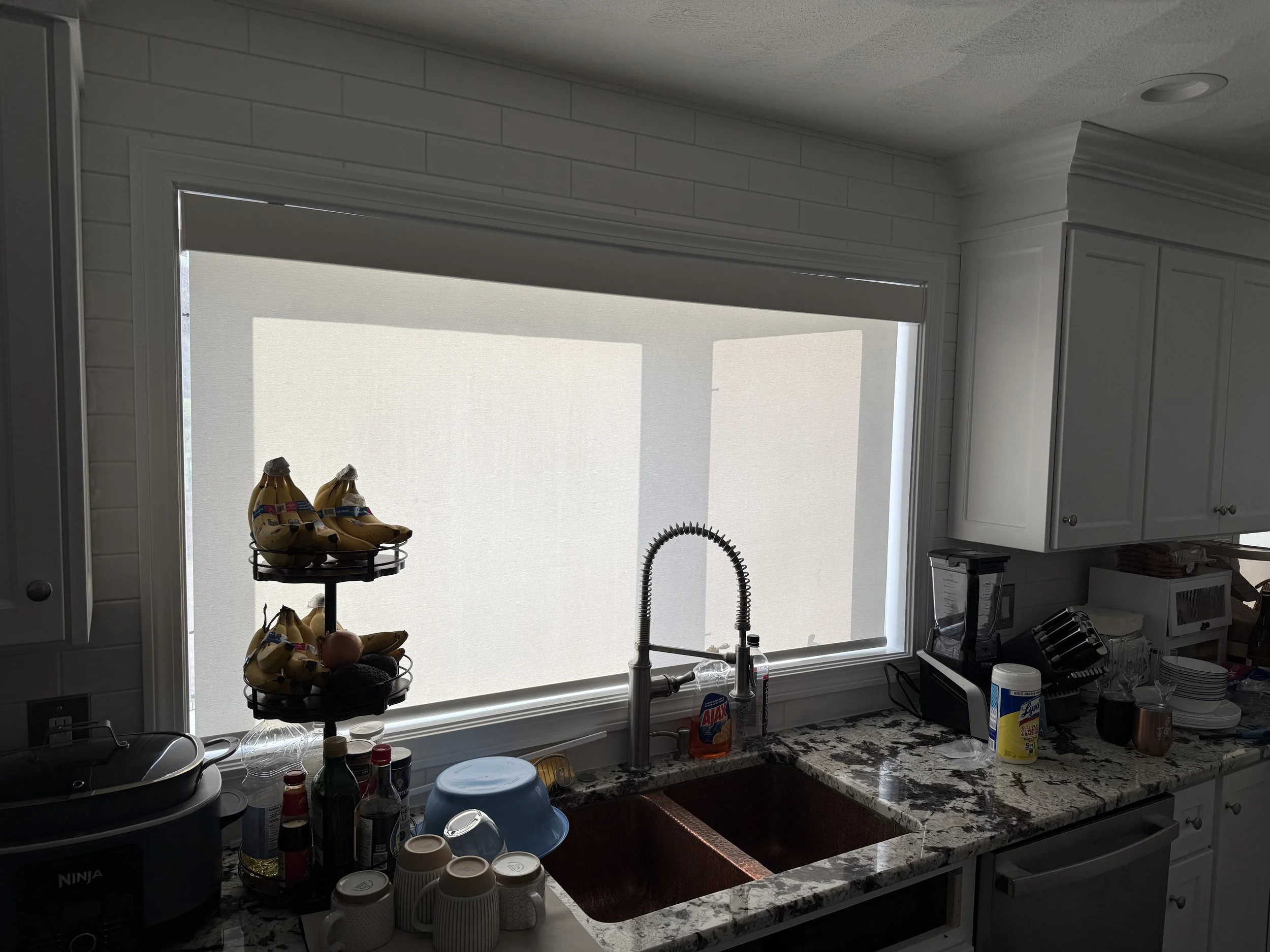 RollerShade_Kitchen_SpaceW_01.JPG