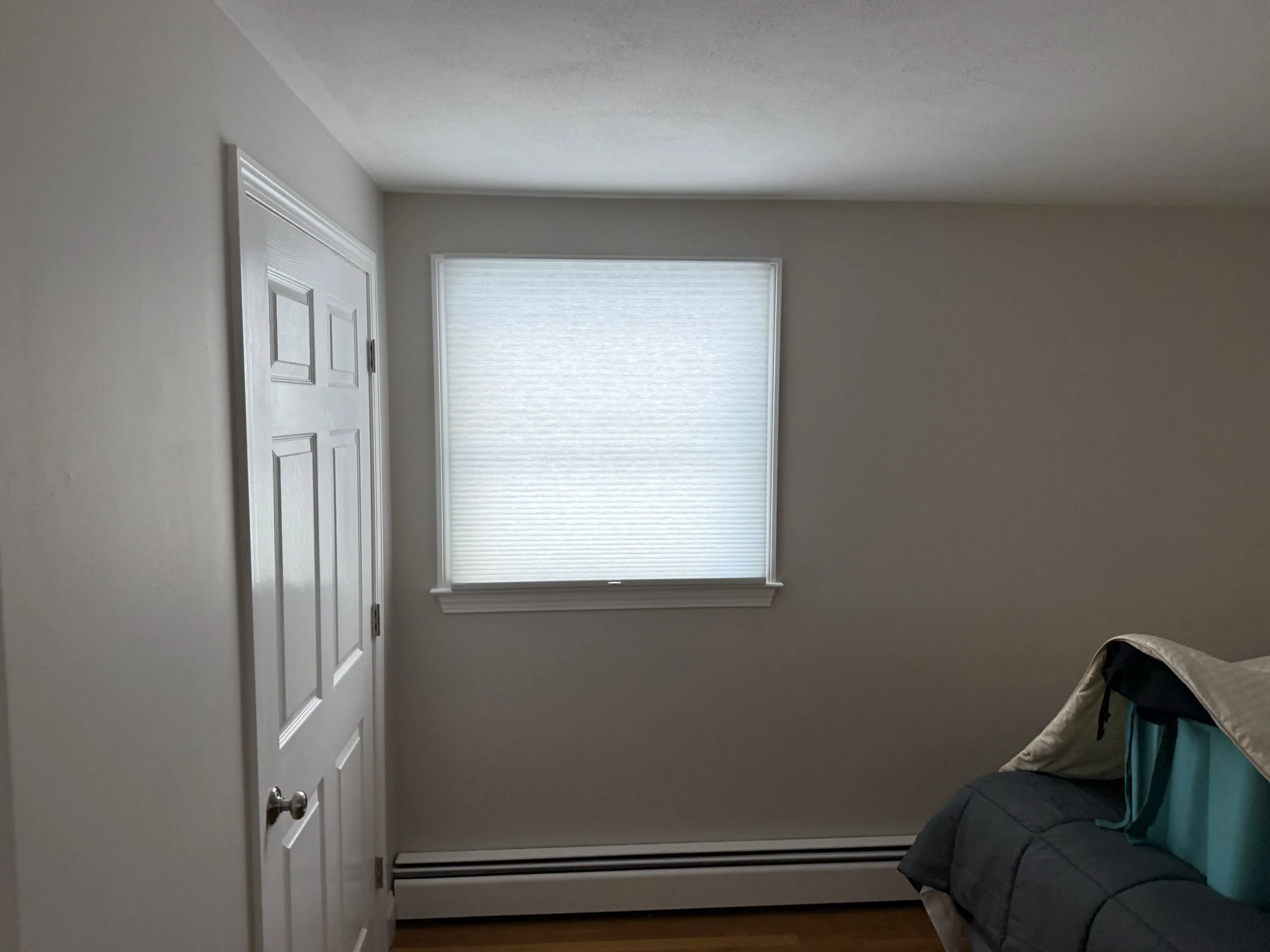 RollerShade_Bedroom_SpaceBG_01.JPG