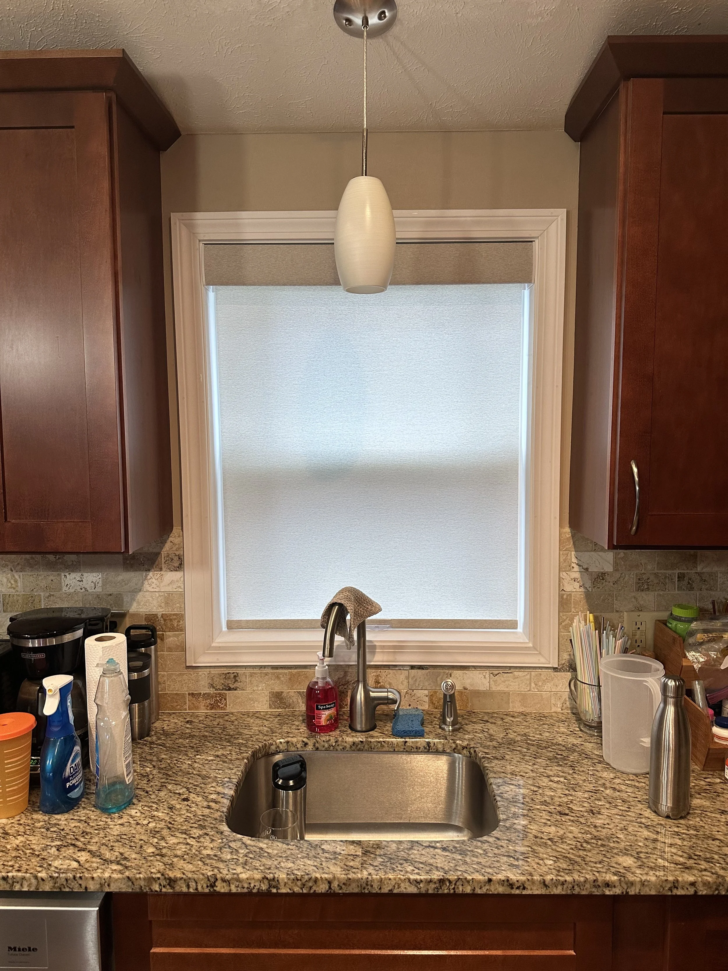 RollerShade_Kitchen_SpaceFF_01.jpg