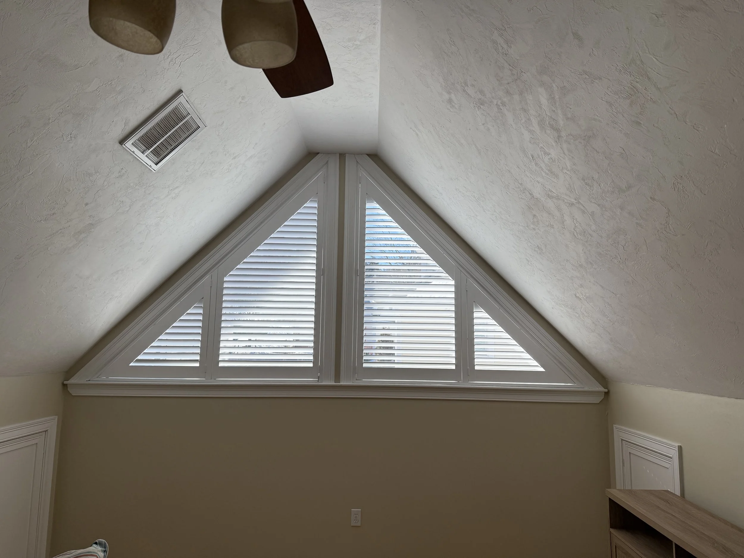 PlantationShutter_TriangularWindow_SpaceC_04.JPG
