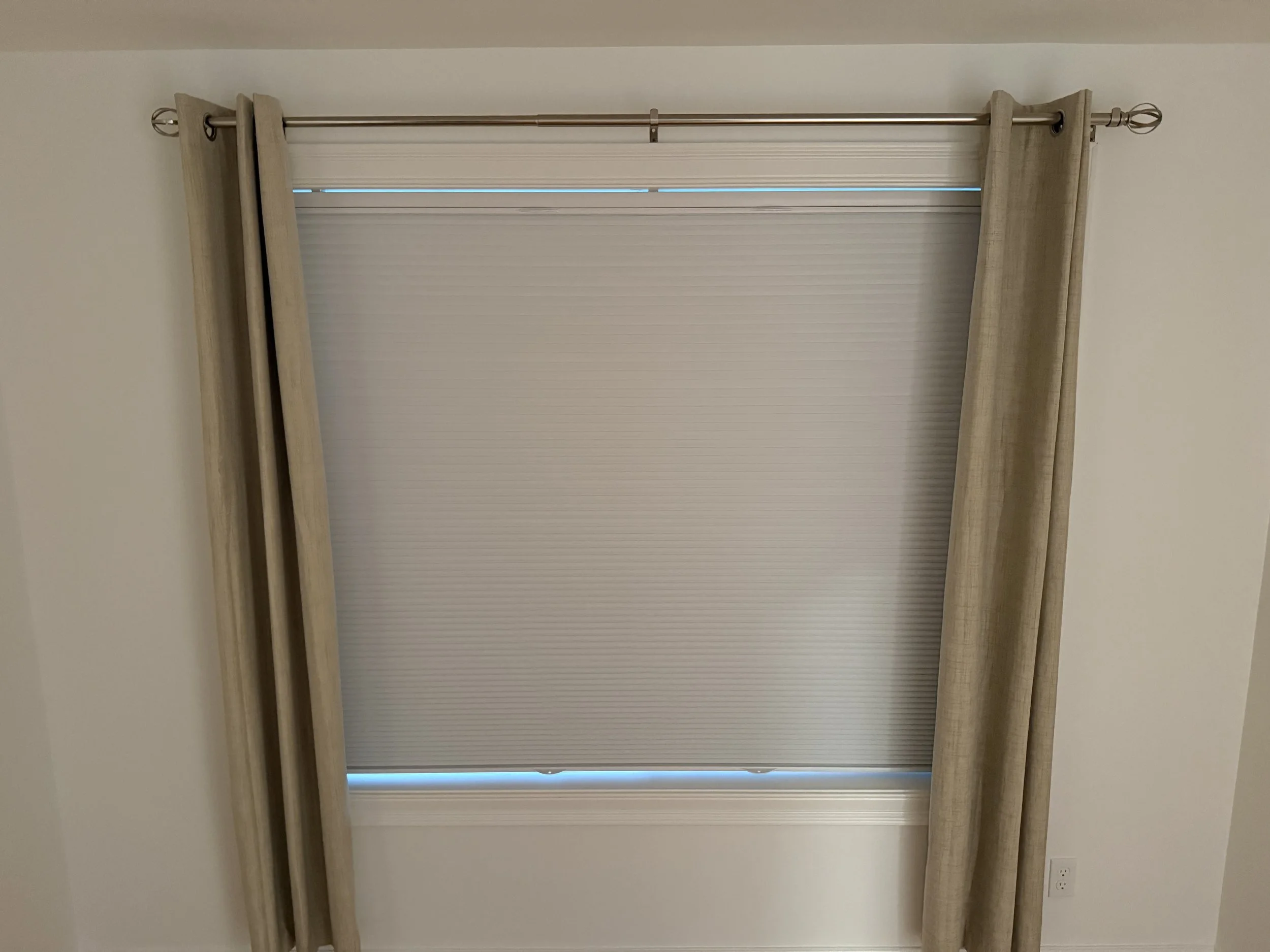 RollerShade_Window_SpaceN_02.JPG