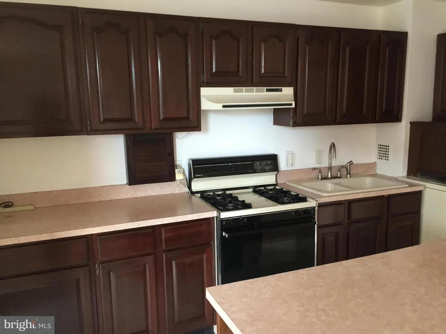 Claridge+310-N+-+Kitchen.jpeg