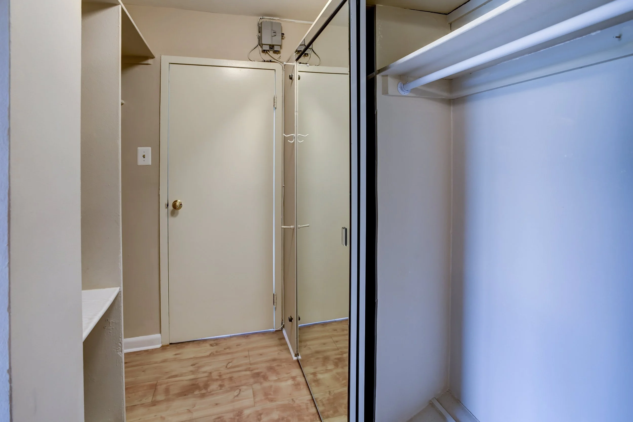 950+25th+St+NW+1005-N+Hallway+Closets.jpeg