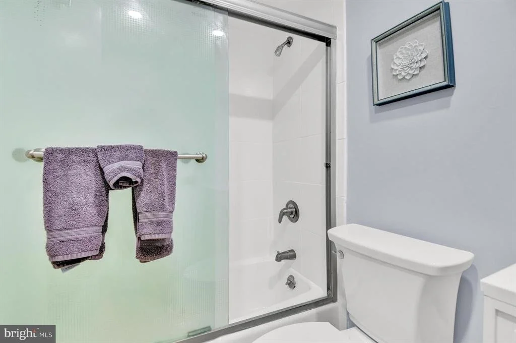 Bathroom 2.jpg