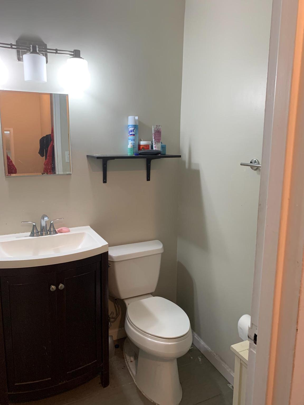 Claridge+811-S-+Bathroom.png