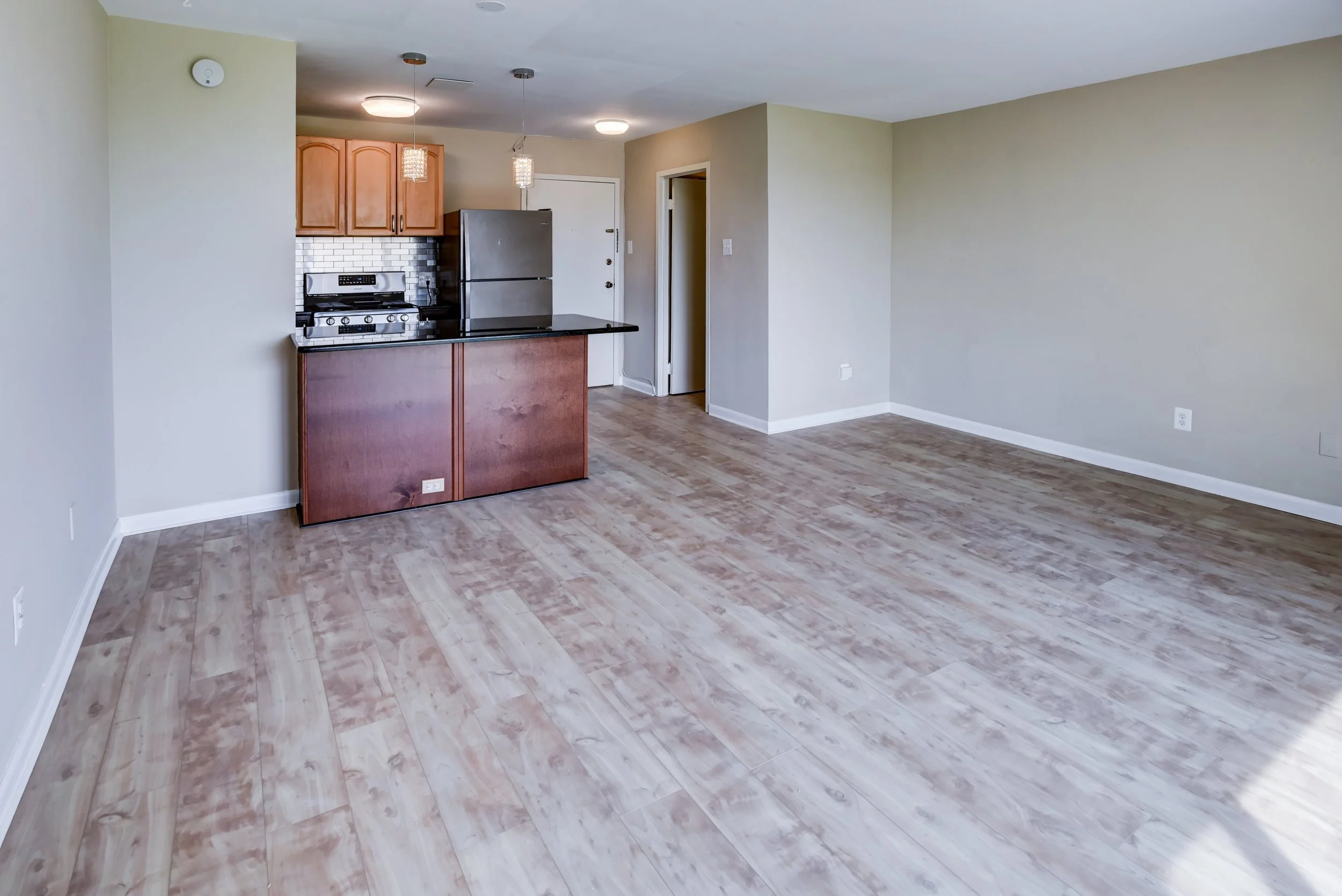 950+25th+St+NW+1005-N+Living+Room.jpeg