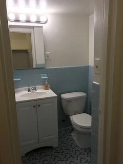 Claridge+116-s+bathroom.JPG