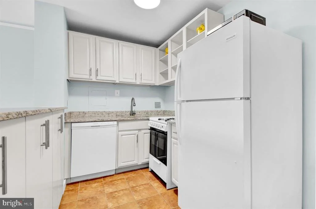 Kitchen 2.jpg