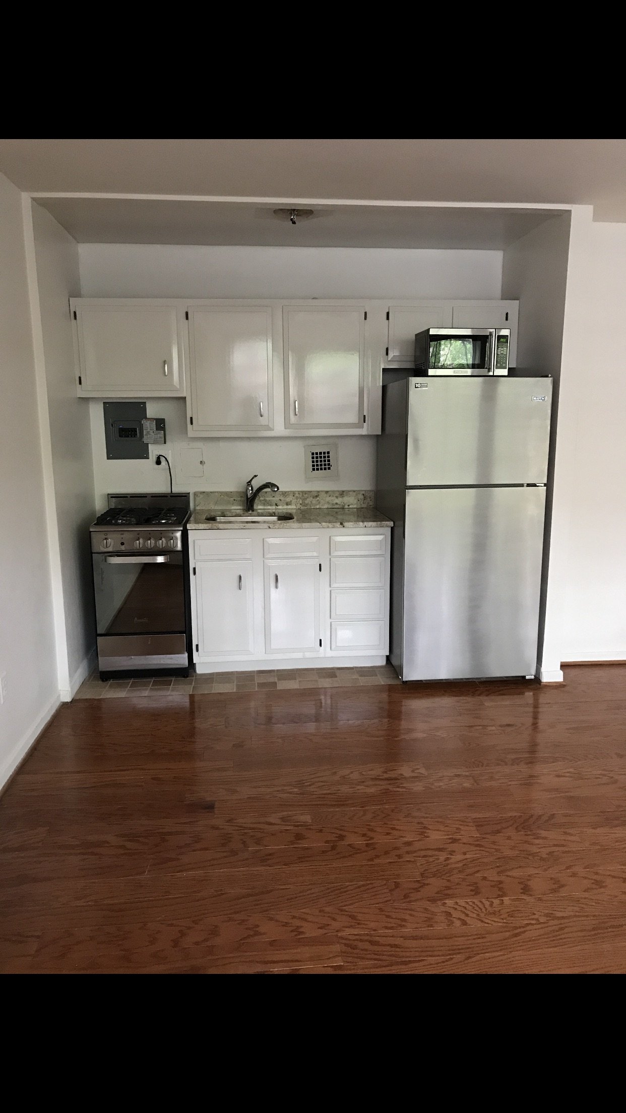 Claridge+116-s+kitchen.jpg