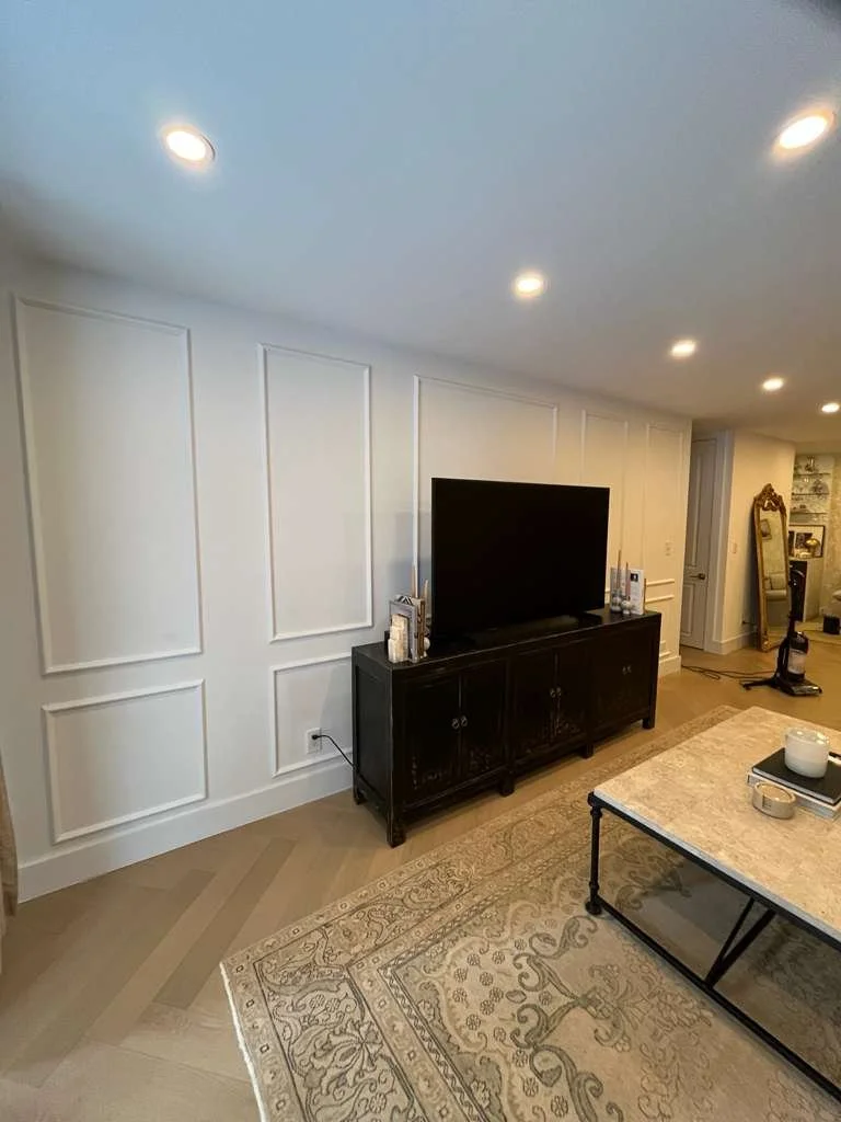 Modern Picture Frame Molding Designs in Miami