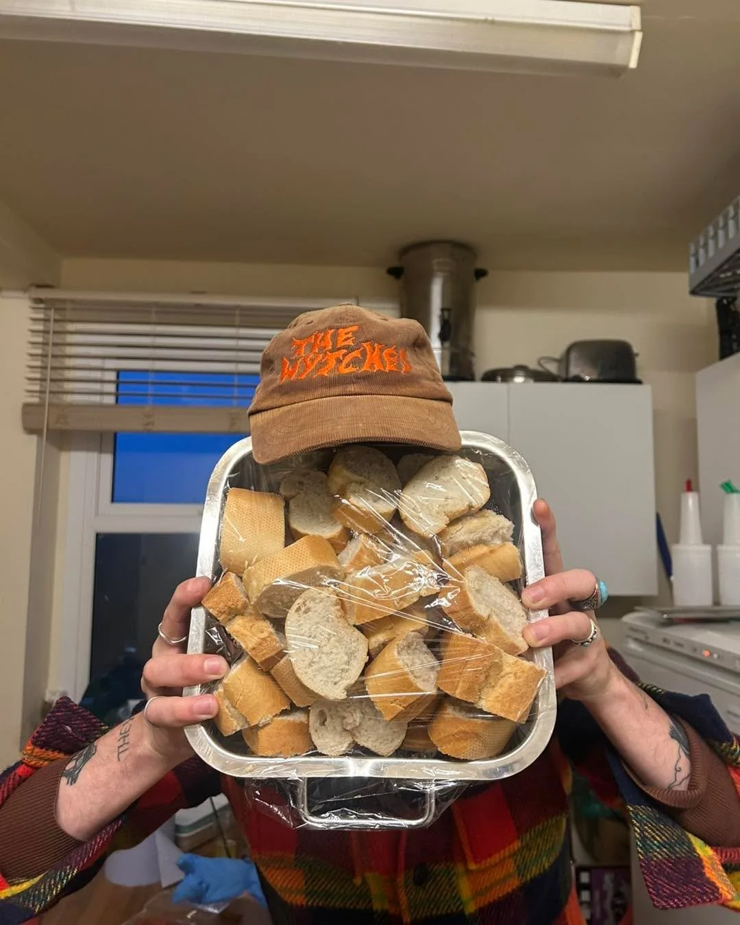 Everyone&rsquo;s favourite mascot Bread Head invites you to the quiz this evening! Come down and give it a go! It kicks off at 8pm and it&rsquo;s only &pound;1 per team to enter! Win some prizes and enjoy our cheese board! 🧀🥖