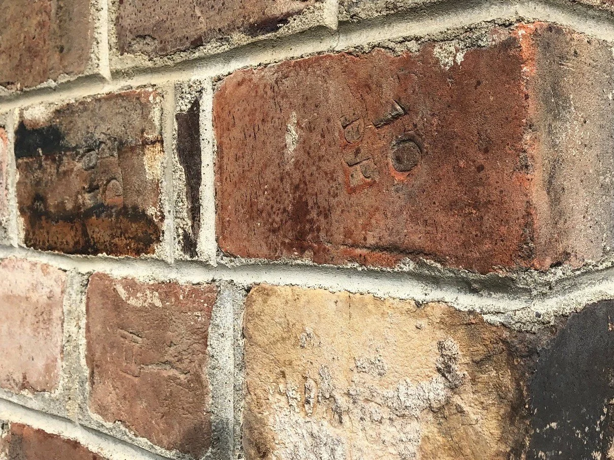 Letter/number coding on Lille bricks