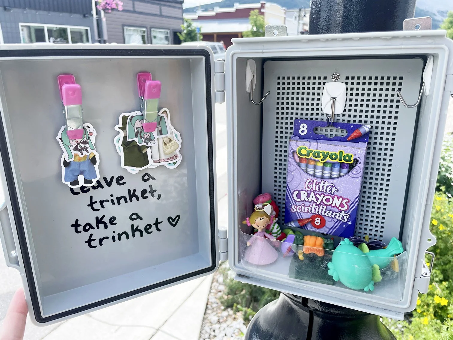 Trinket project spreads kindness across the Pass