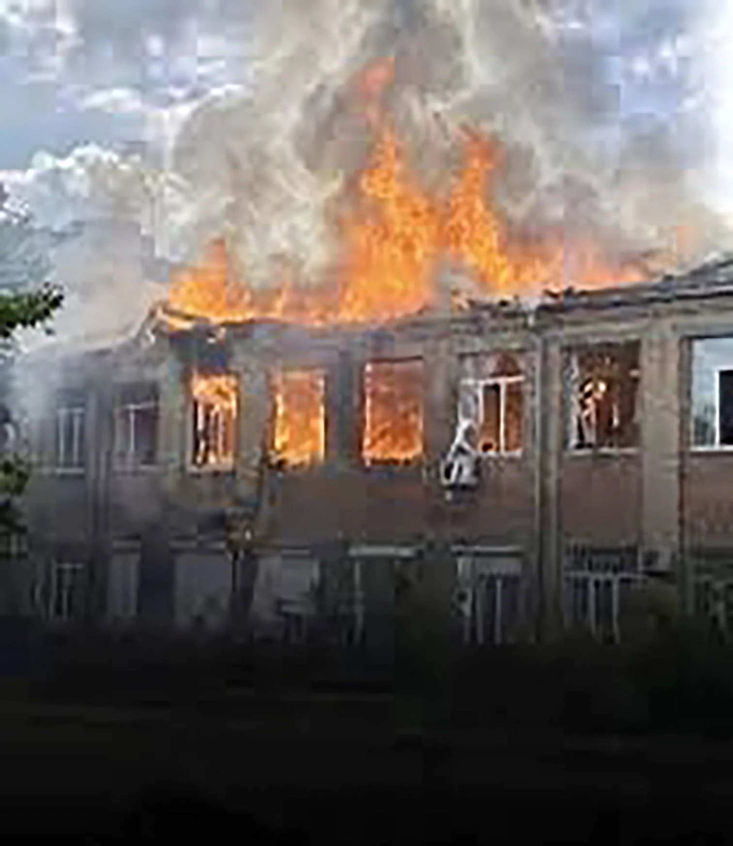 Burning University of Food Techologies in Kyiv after a Russian missle strike.