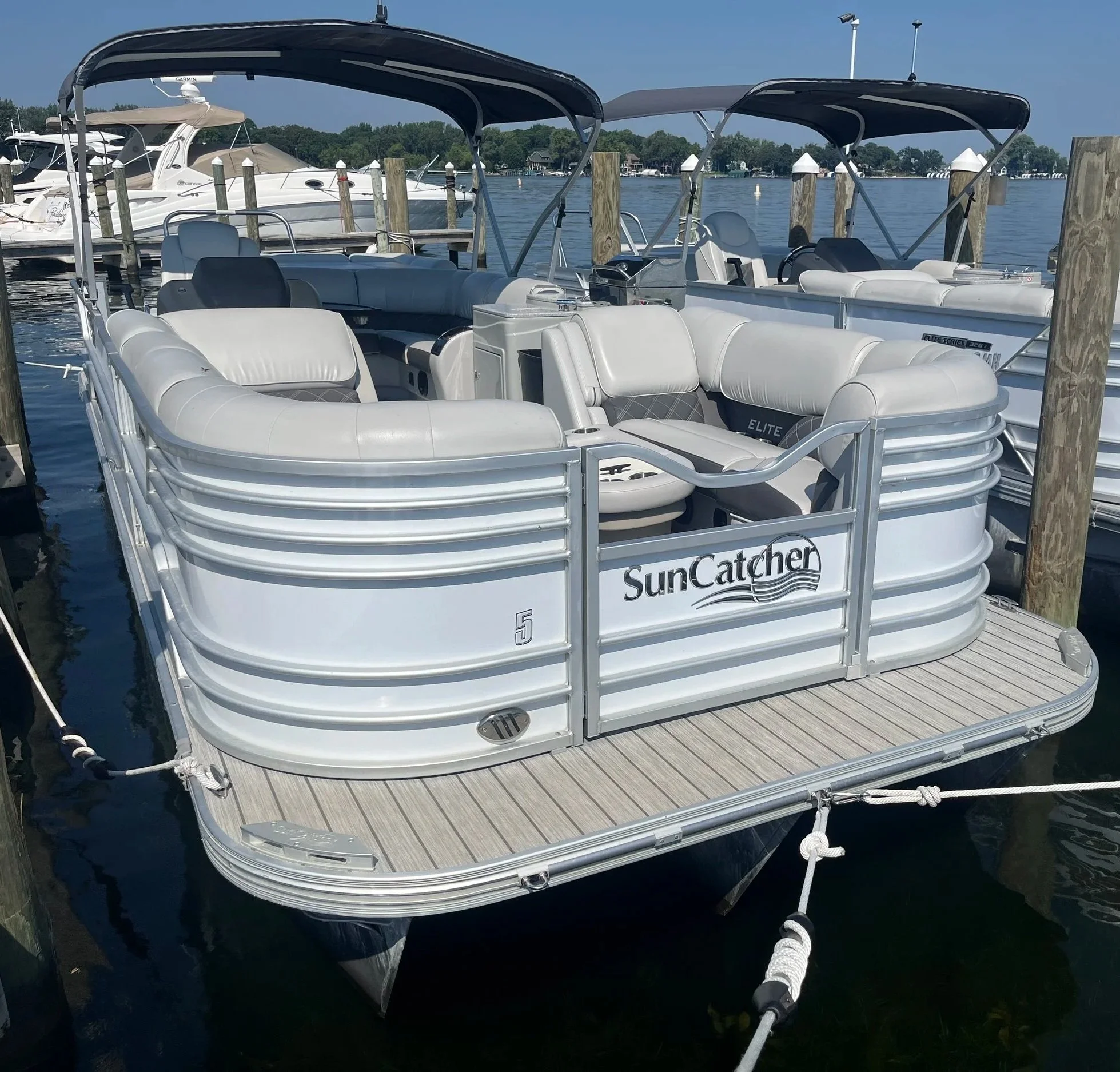 2022 Sun Catcher Elite Series 326C 26' Tri