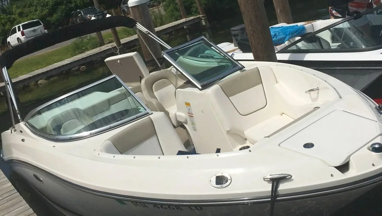 Sea+Ray+SLX-230+2.jpg
