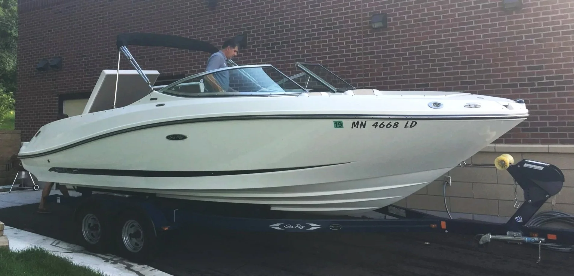 Sea+Ray+SLX-230.jpg