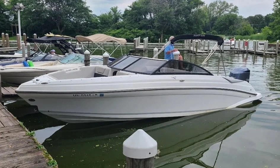 2017 Rinker Q5 25' Bowrider