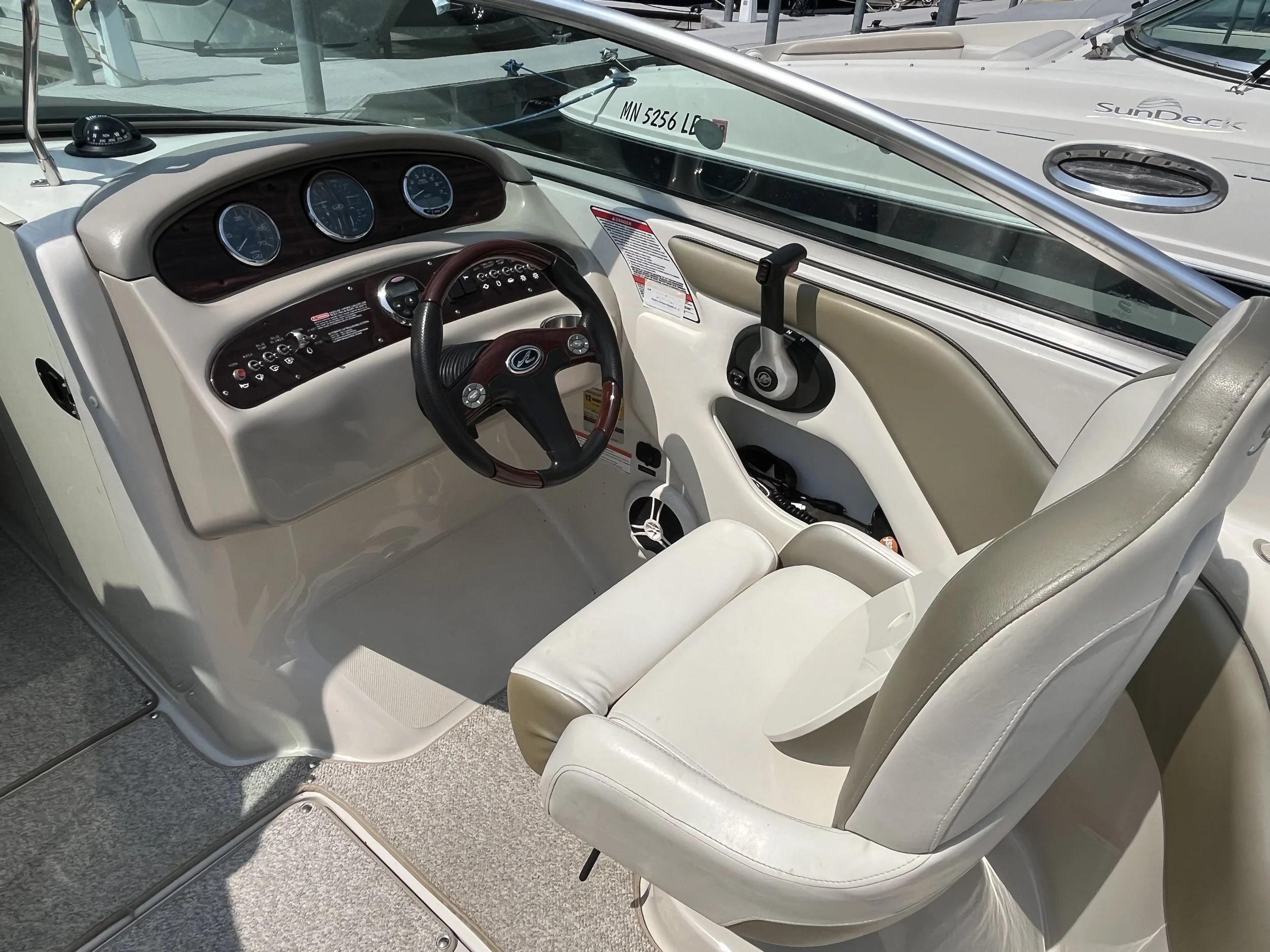 07sundeck240_7.jpeg