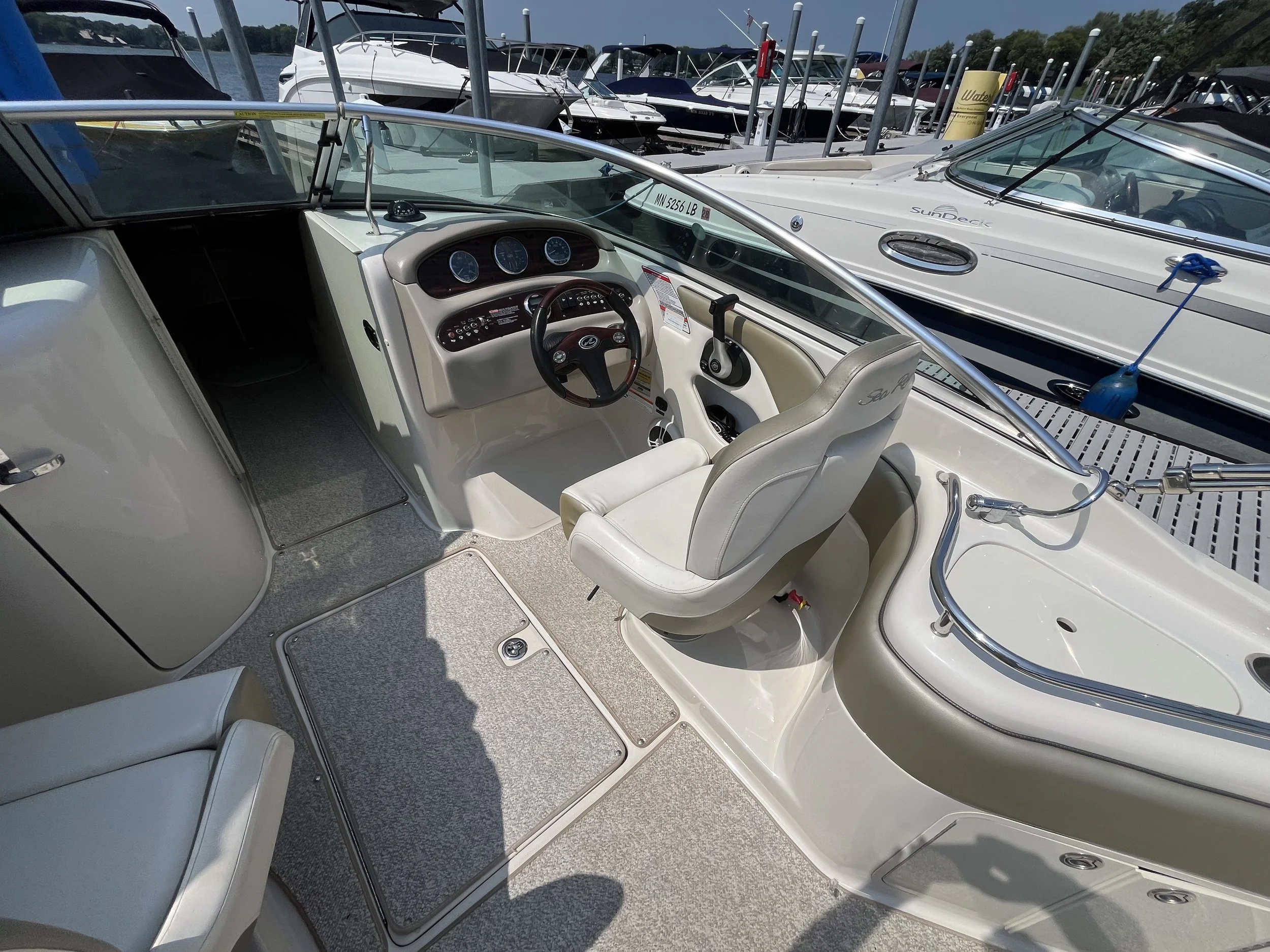 07sundeck240_4.jpeg