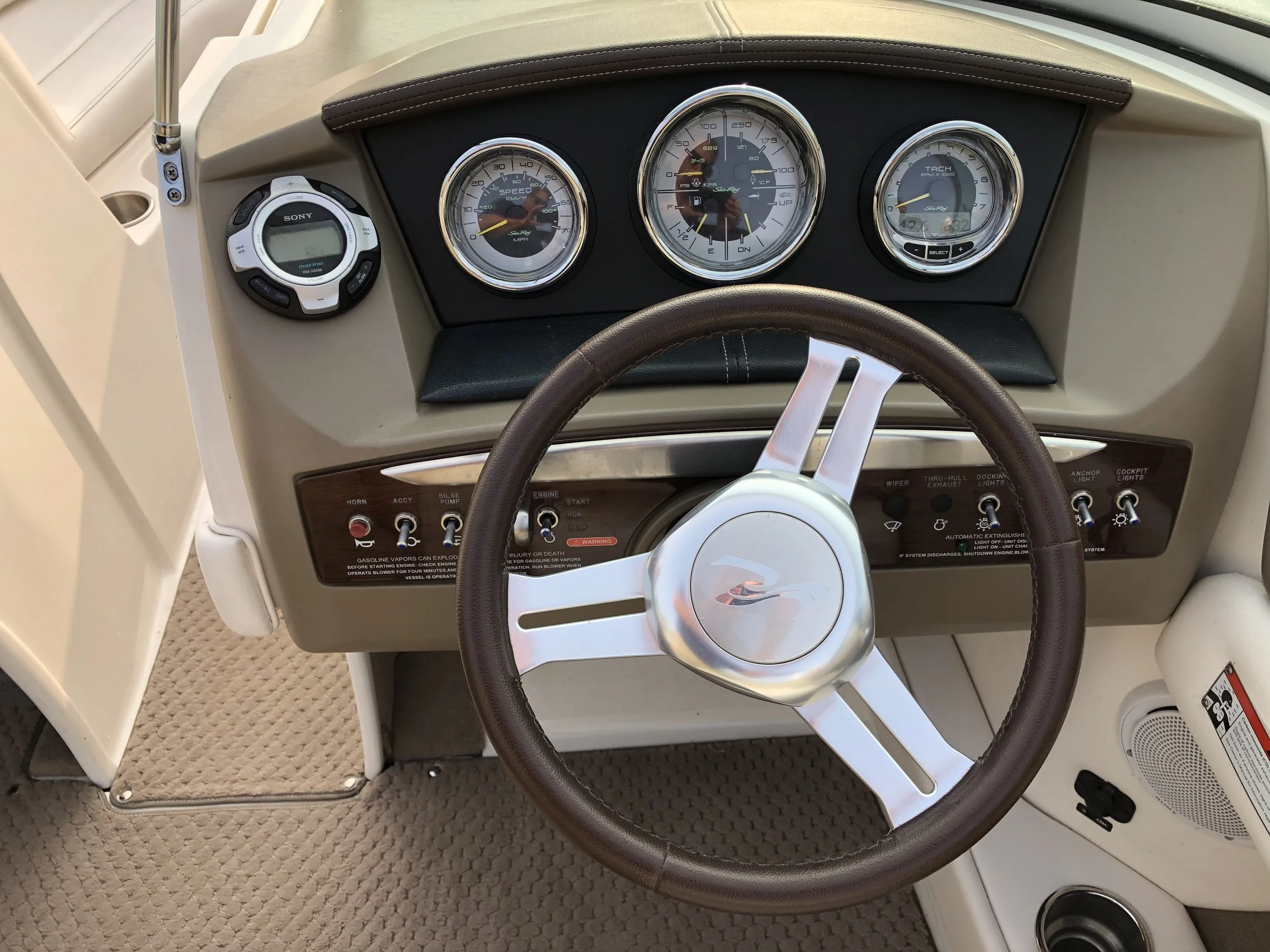 Sea Ray SLX 230 7.jpeg