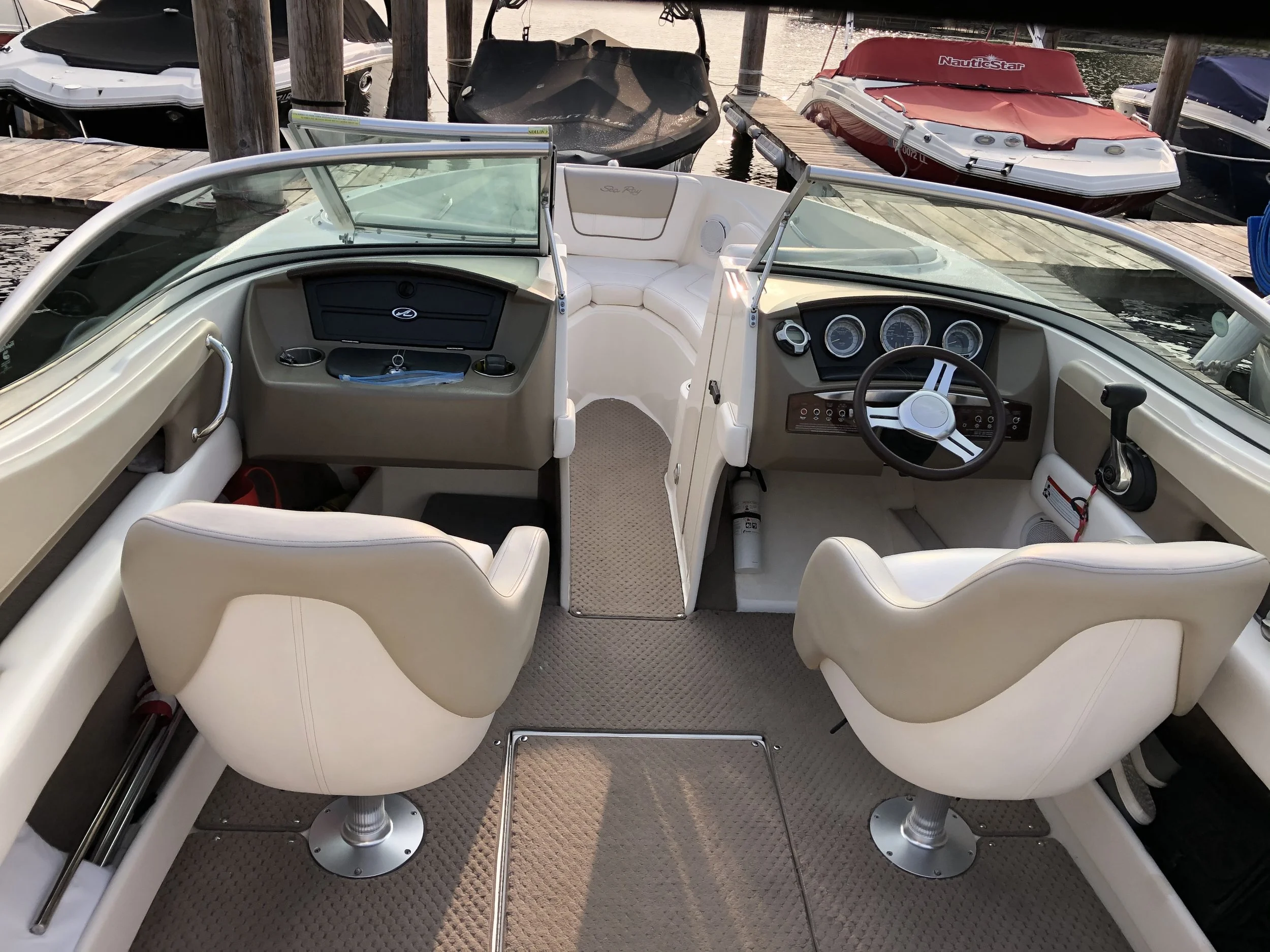 Sea ray SLX 230 6.jpeg