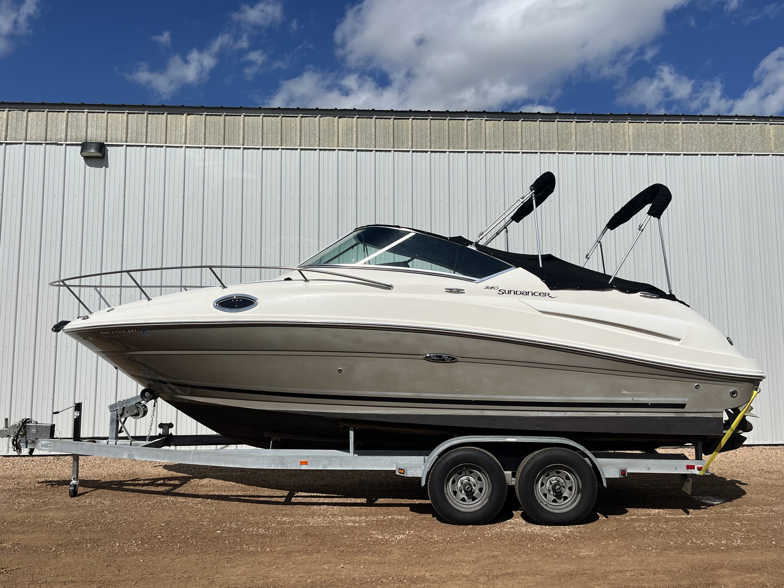 2008 Sea Ray 240 Sundancer & Trailer
