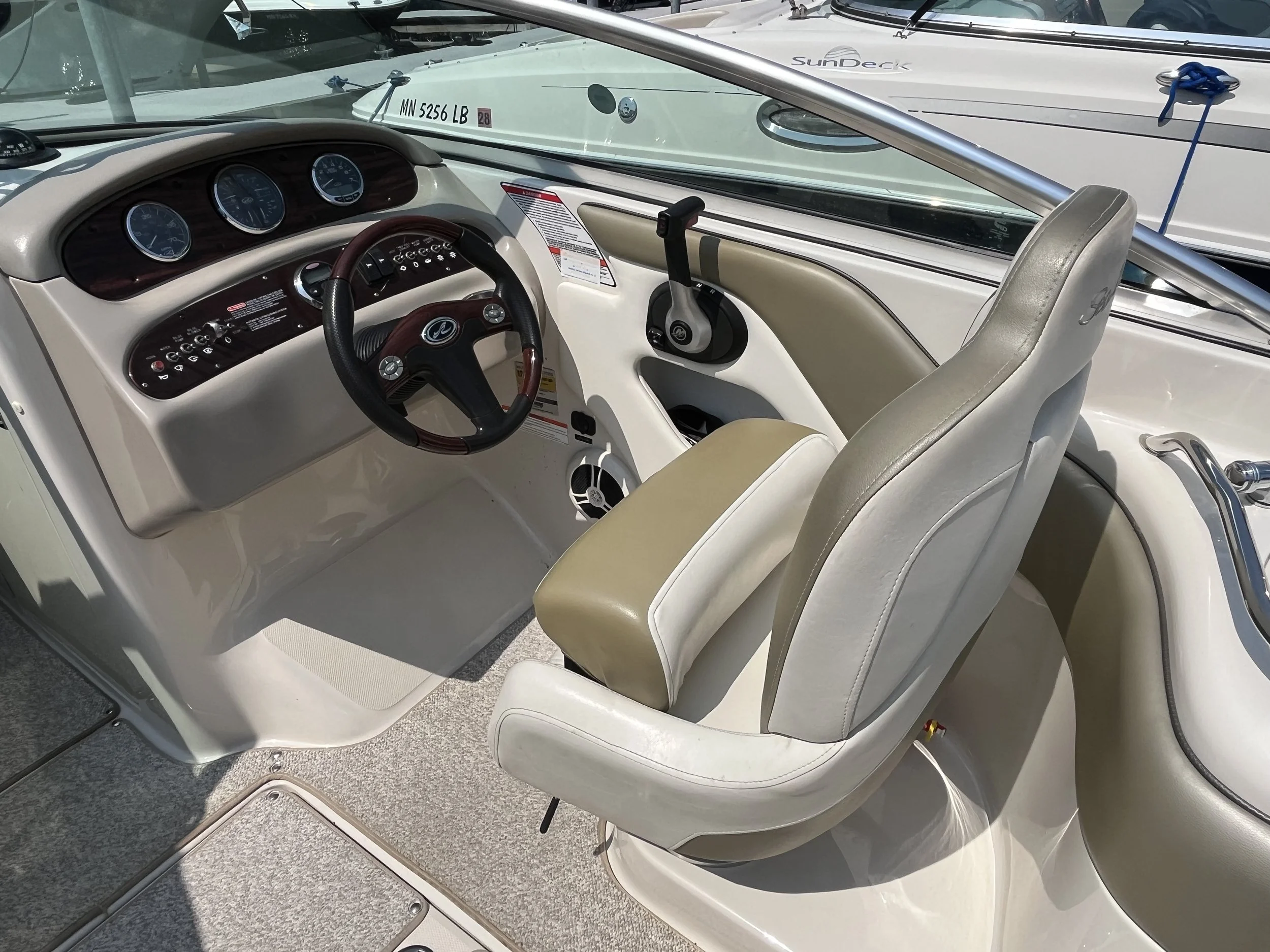 07sundeck240_8.jpeg