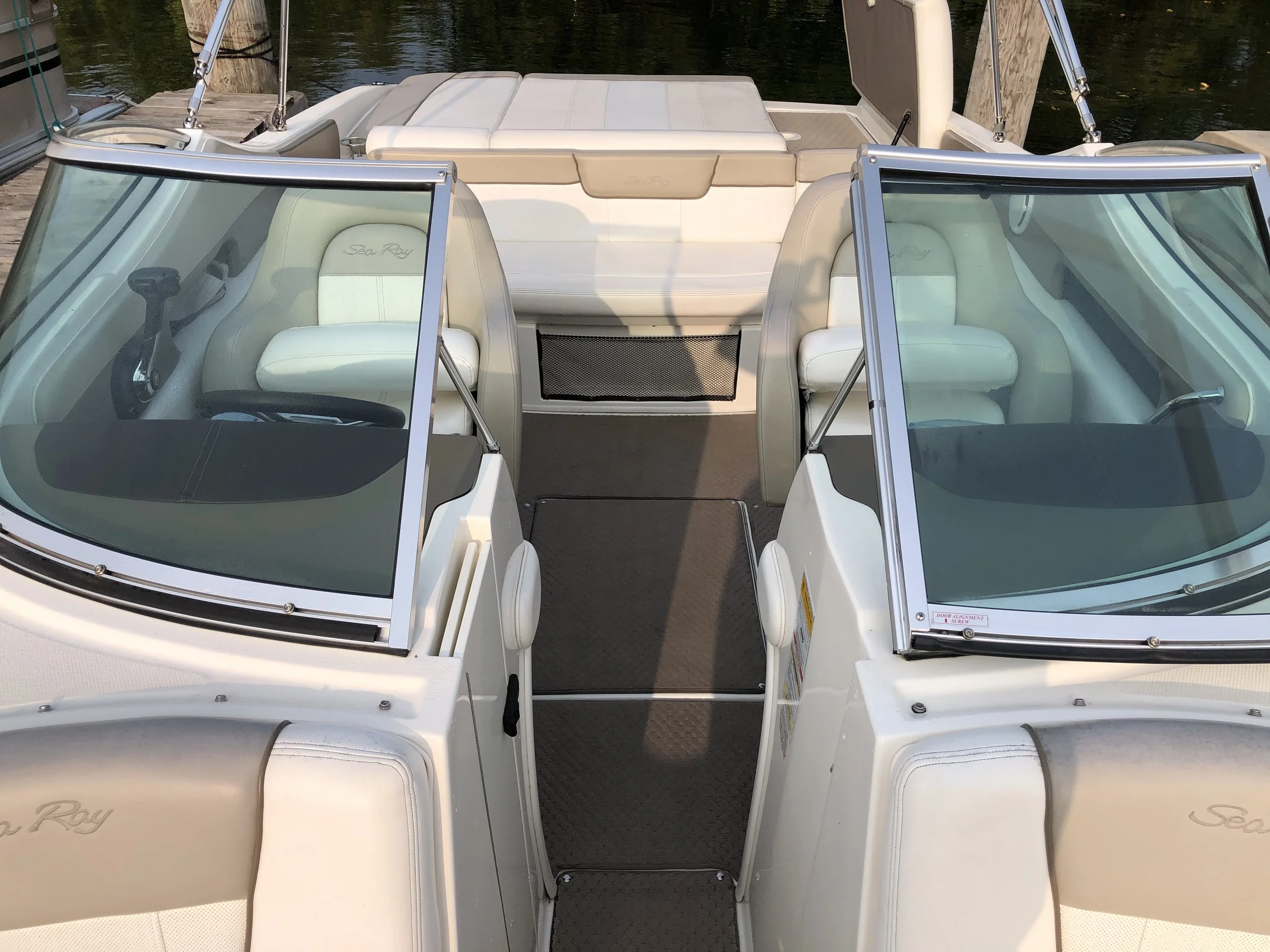 Sea Ray SLX 230.jpeg