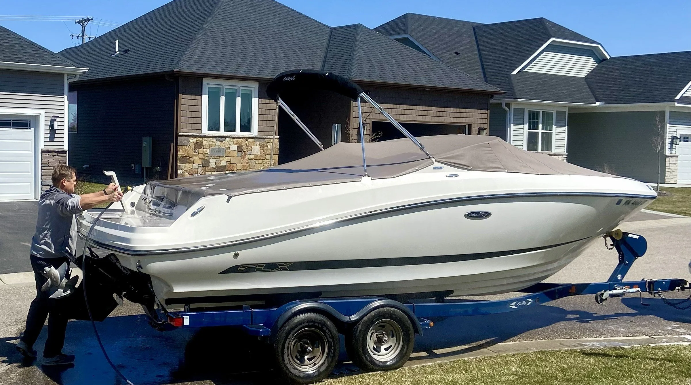 Sea Ray SLX 230 1.jpg