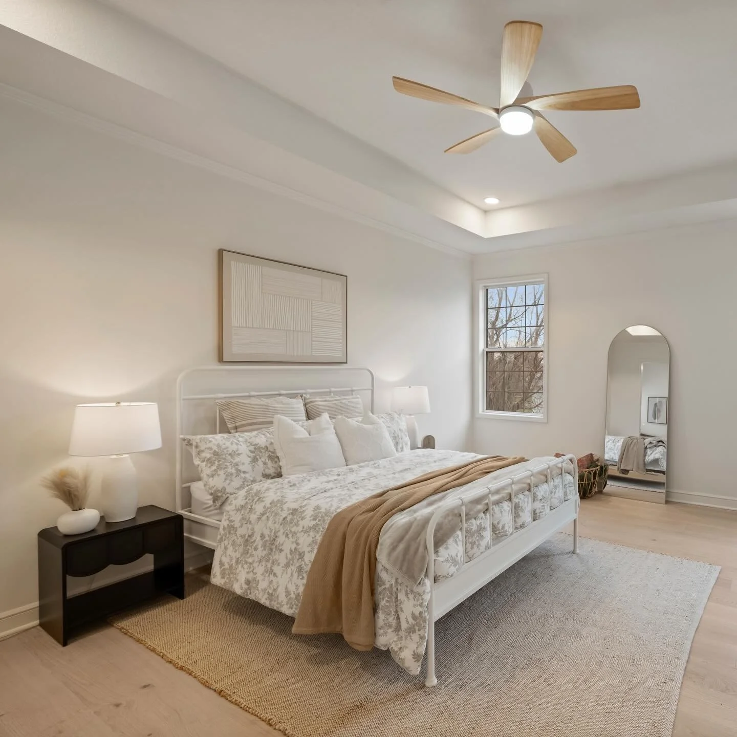 A bedroom that feels like an exhale 😌🧘&zwj;♀️
Light, layered, and designed to help buyers fall in love because the right staging feels like home
.
.
.
#kansascityhomes #stagingsells #staging #primarybedroom #sunflowerstaging
