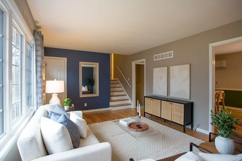 Buyers don&rsquo;t fall in love with empty rooms. They fall in love with a life they can picture living there 🏡

☀️ Morning coffee by the window
🛋 Cozy evenings in the living room
🍽 Dinner with friends around the table

When people can imagine the