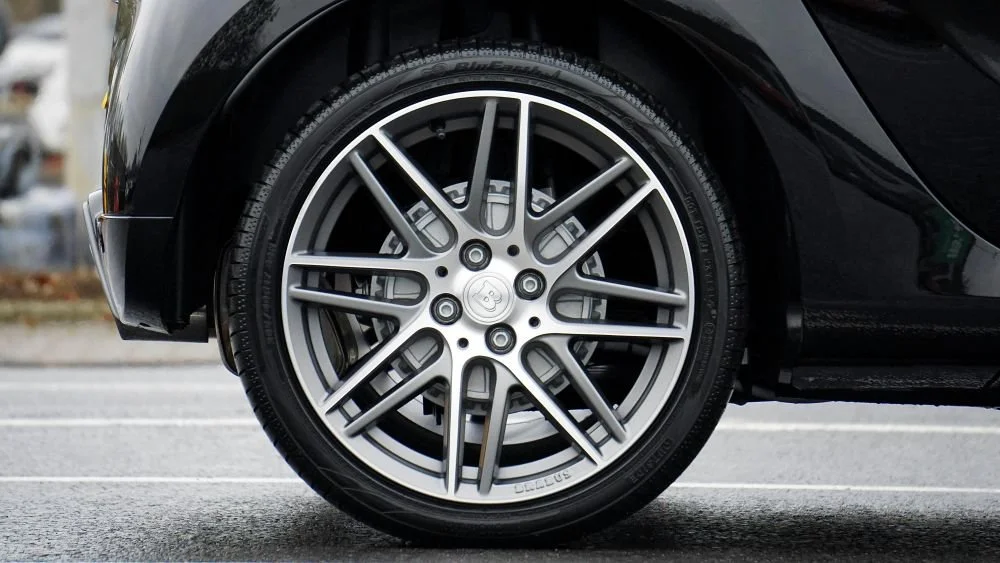 The Benefits of Using a Specialist Broker When Selling a Tire Business