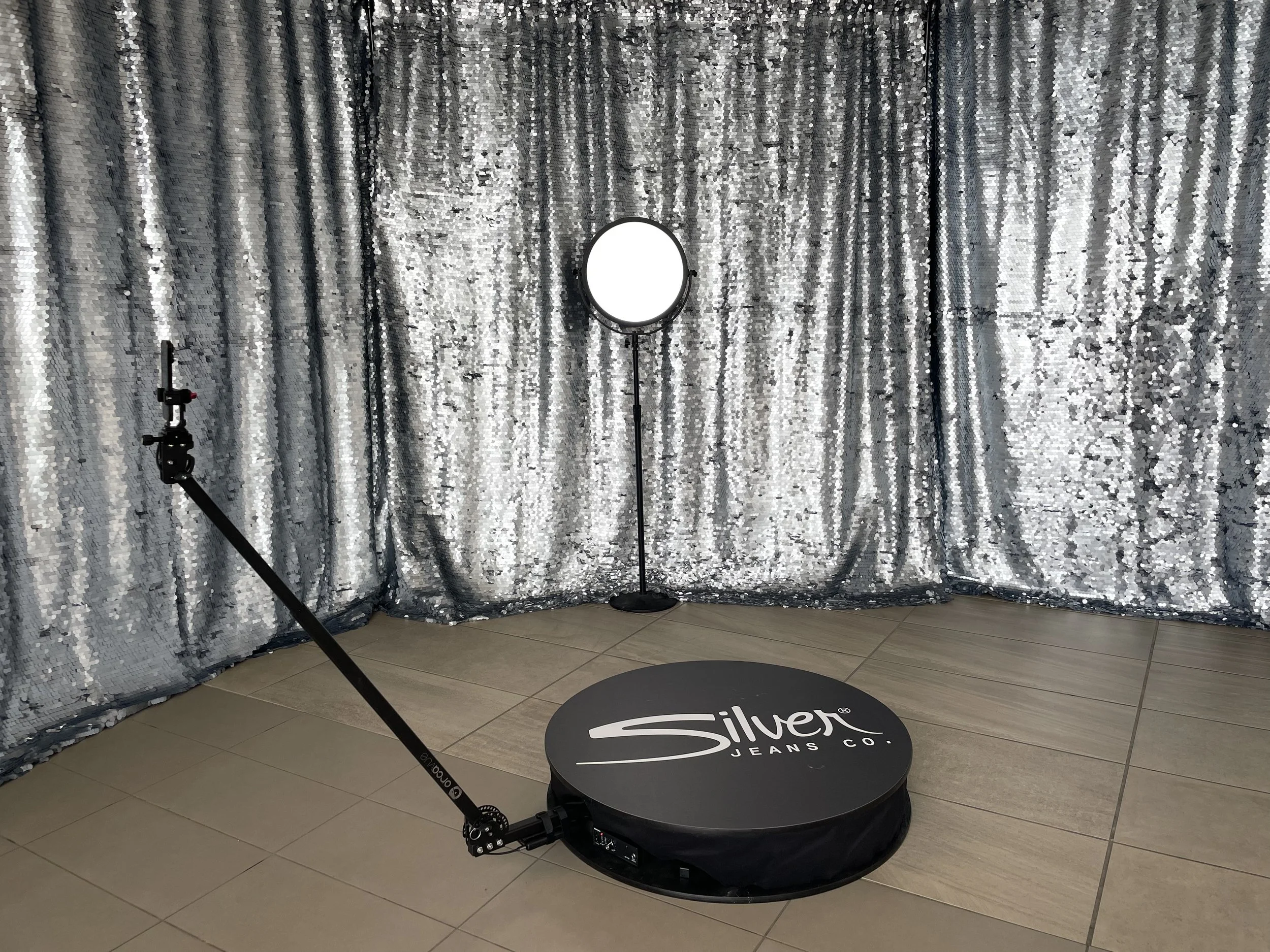 Silver Jeans: When The Product Is The Experience